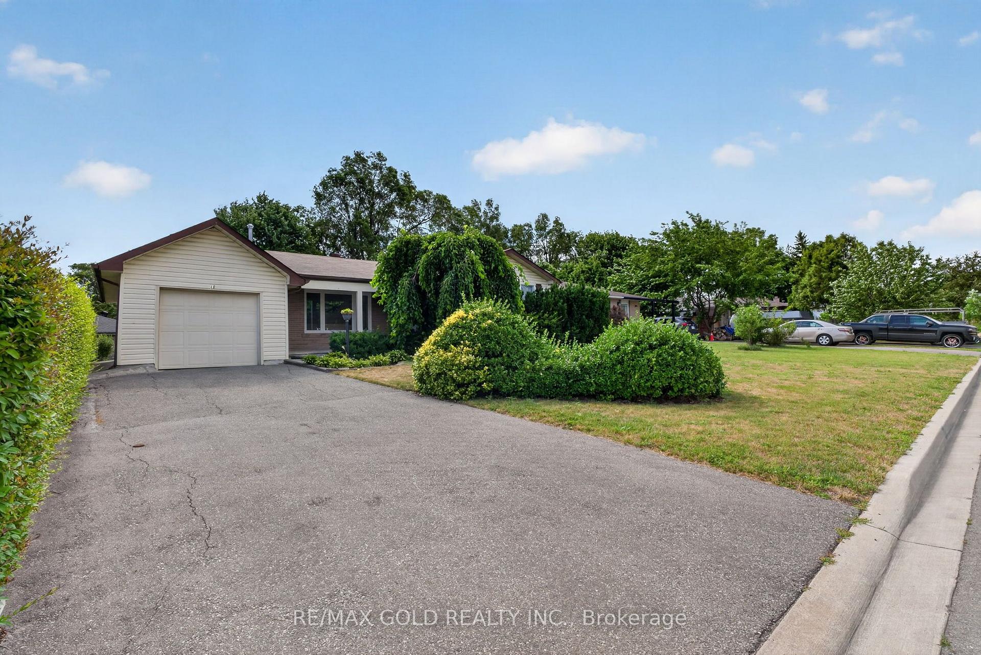 Photo 2 of 18 Esplanade Road, Brampton, Southgate — HOMEH