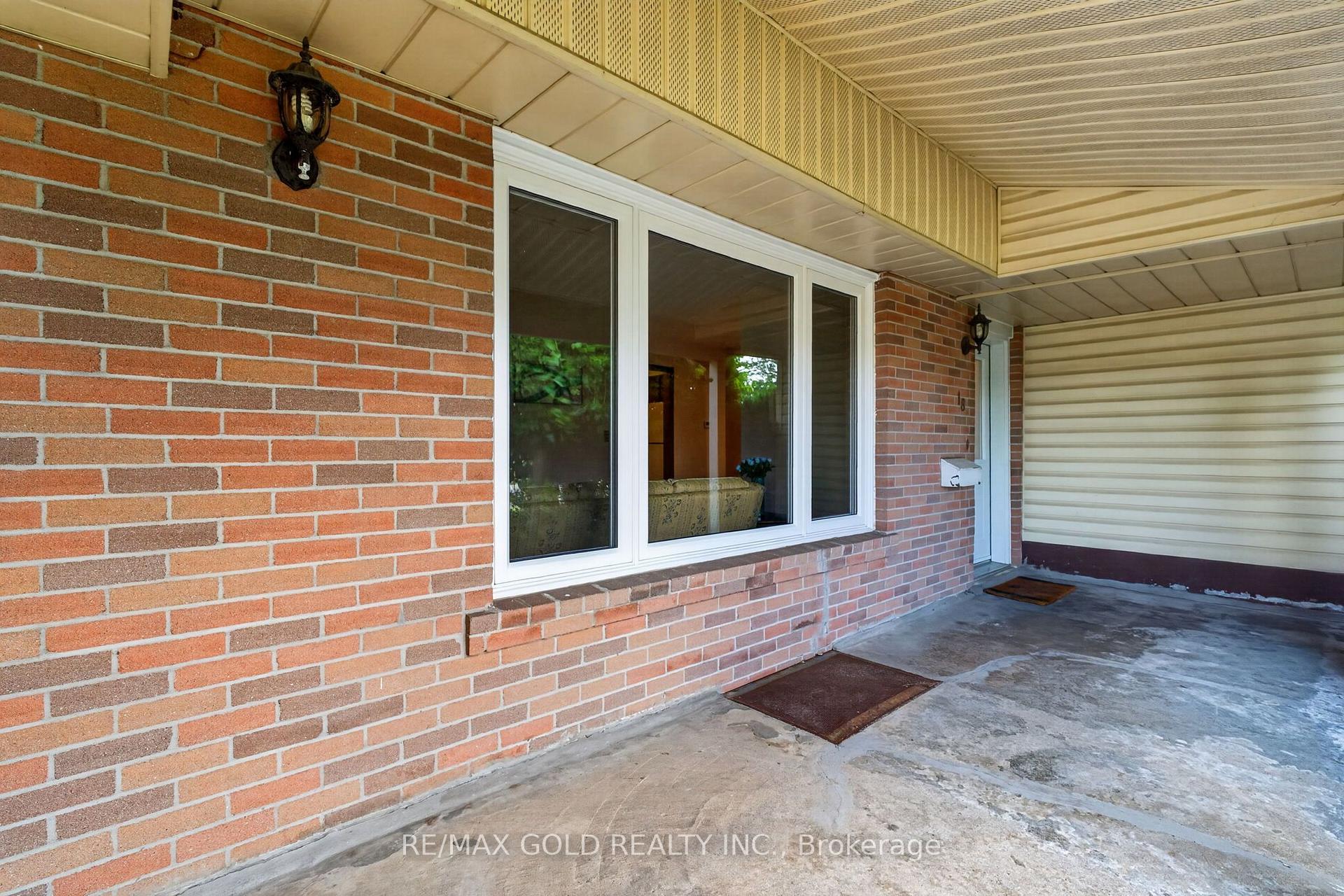 Photo 3 of 18 Esplanade Road, Brampton, Southgate — HOMEH
