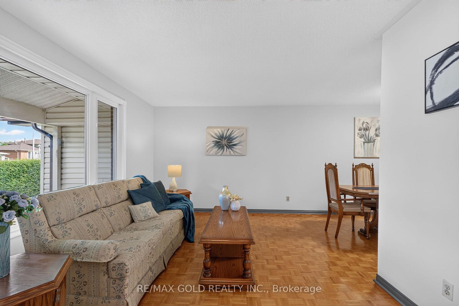 Photo 8 of 18 Esplanade Road, Brampton, Southgate — HOMEH