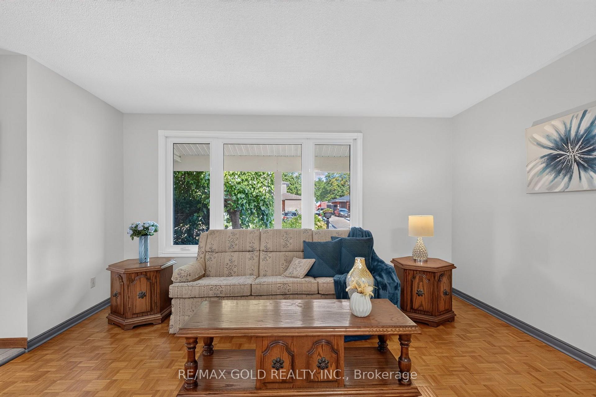 Photo 10 of 18 Esplanade Road, Brampton, Southgate — HOMEH