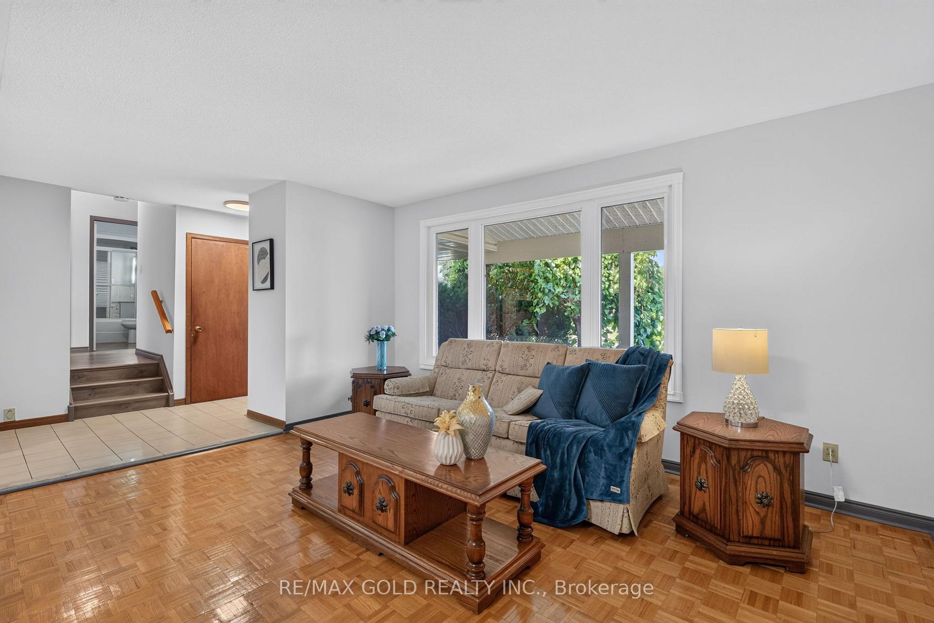 Photo 11 of 18 Esplanade Road, Brampton, Southgate — HOMEH