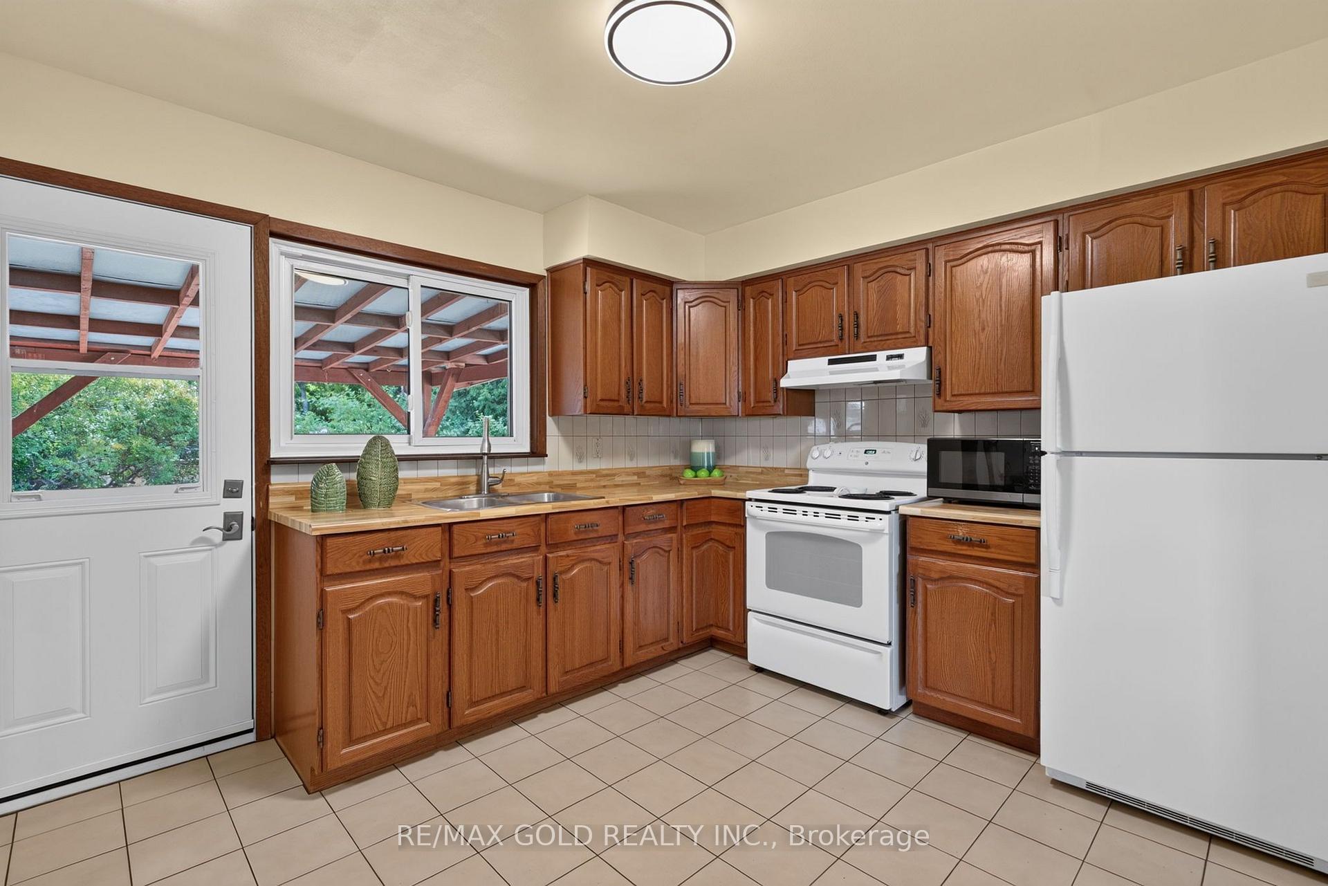 Photo 14 of 18 Esplanade Road, Brampton, Southgate — HOMEH