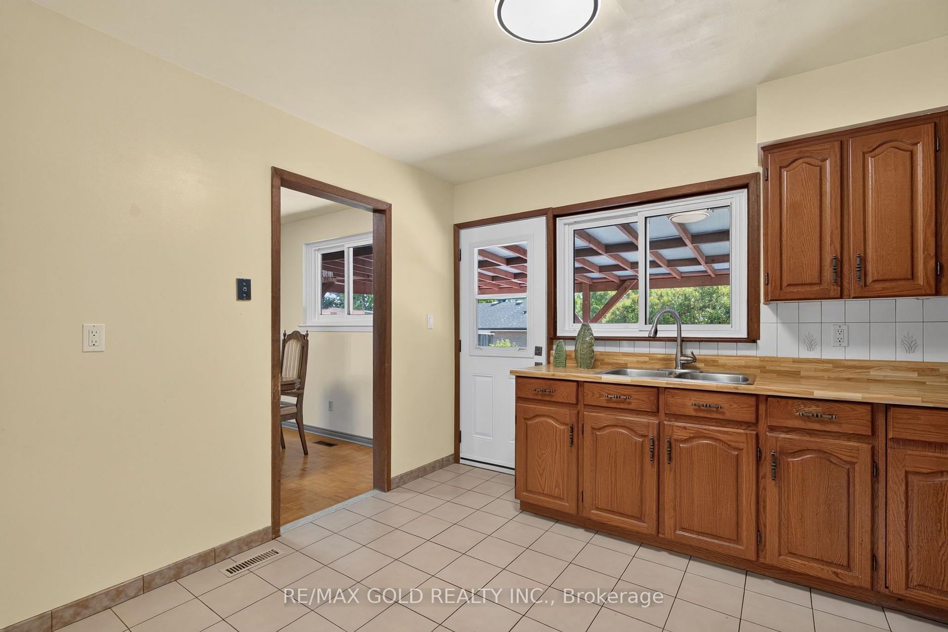 Photo 15 of 18 Esplanade Road, Brampton, Southgate — HOMEH