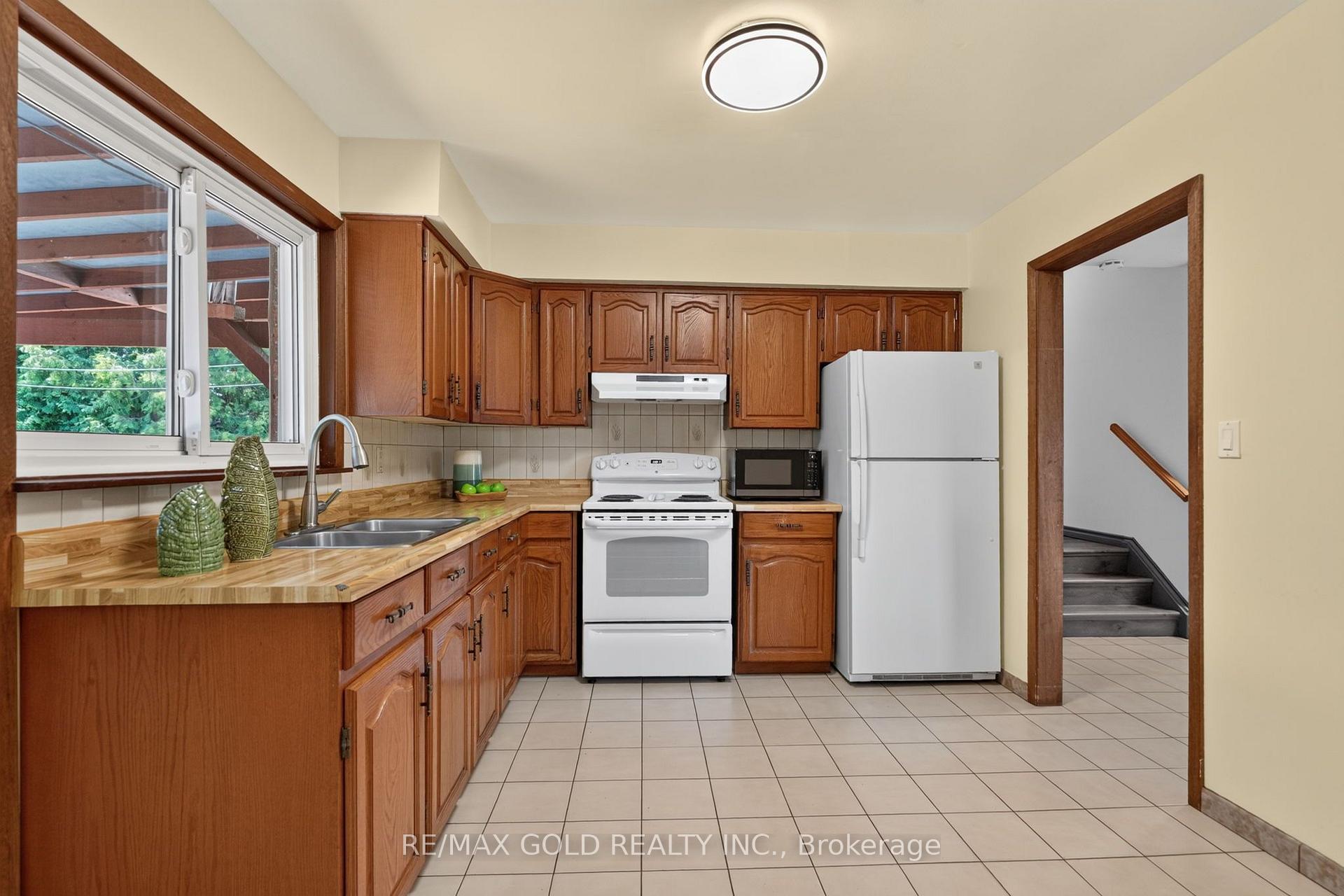 Photo 16 of 18 Esplanade Road, Brampton, Southgate — HOMEH