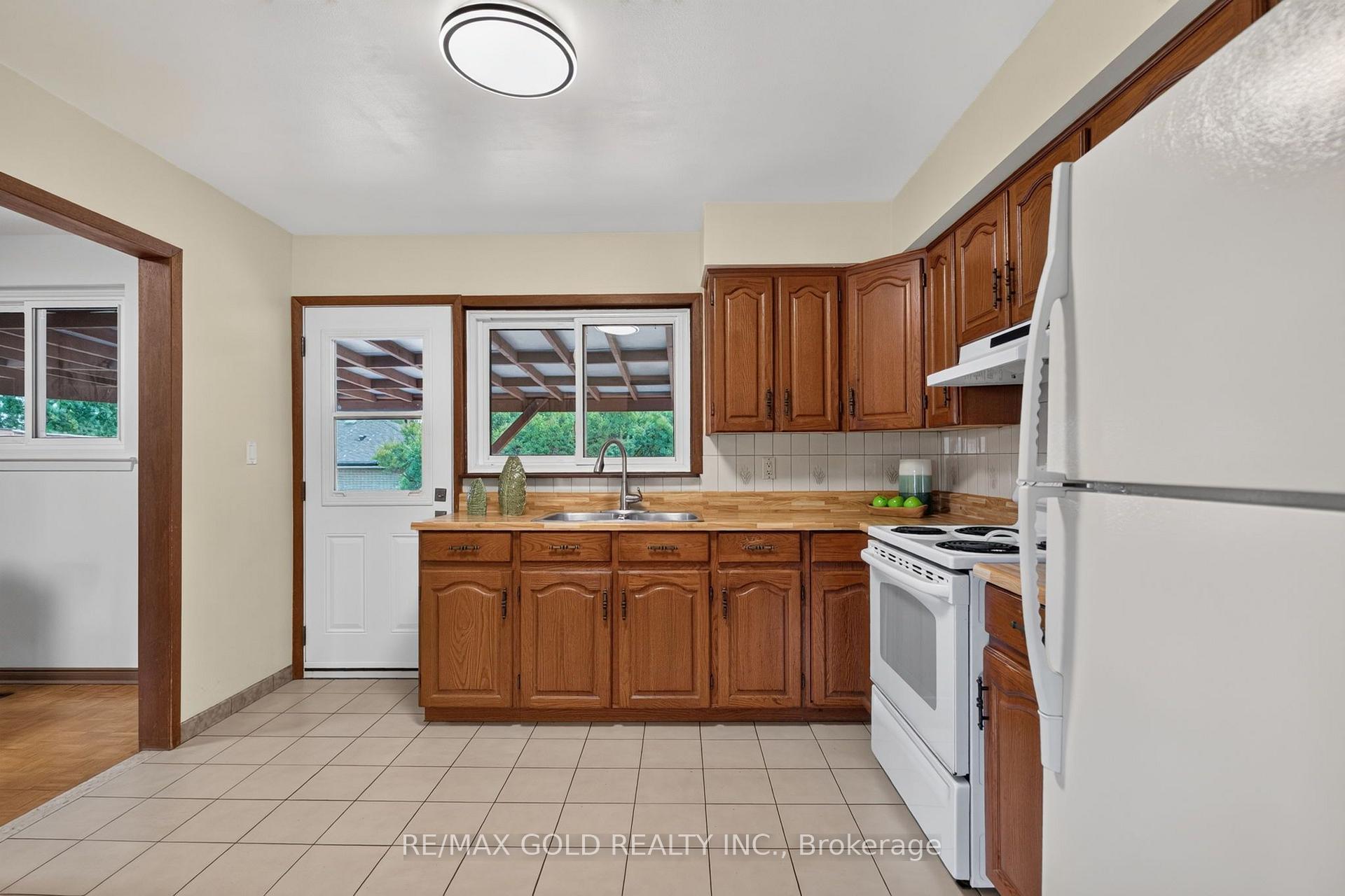 Photo 17 of 18 Esplanade Road, Brampton, Southgate — HOMEH
