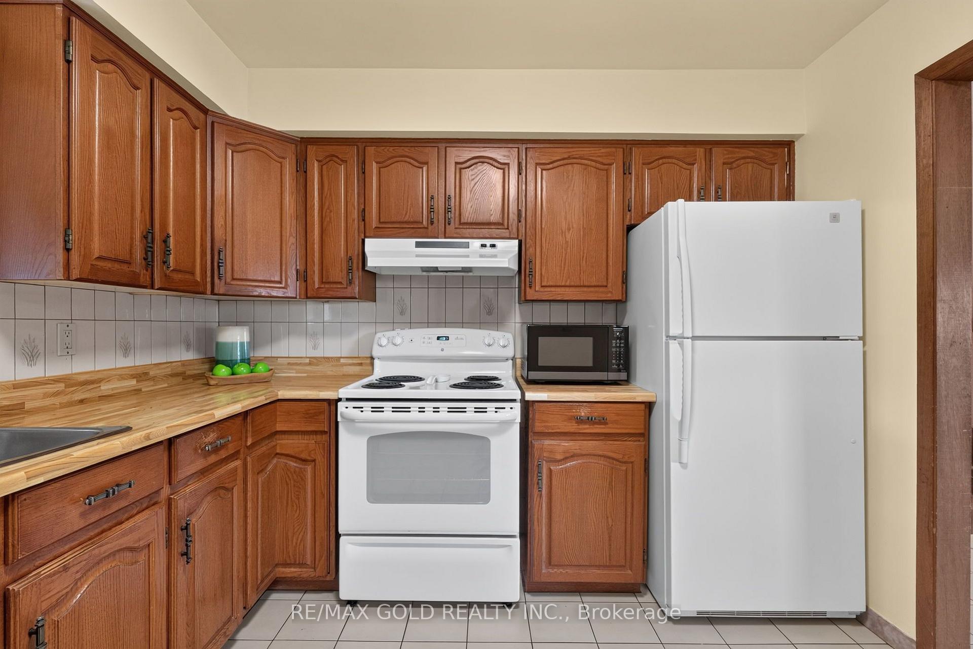 Photo 18 of 18 Esplanade Road, Brampton, Southgate — HOMEH