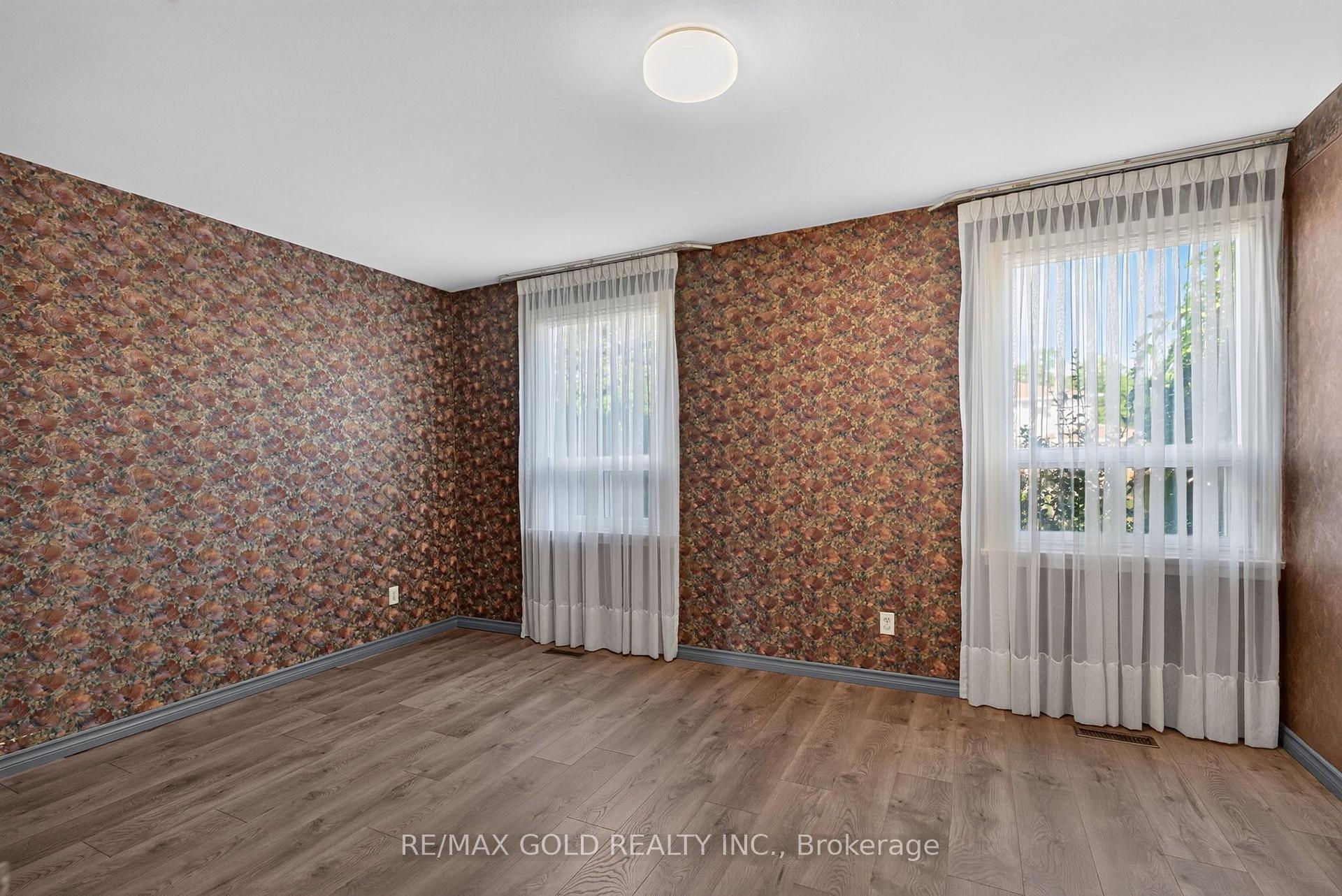 Photo 20 of 18 Esplanade Road, Brampton, Southgate — HOMEH