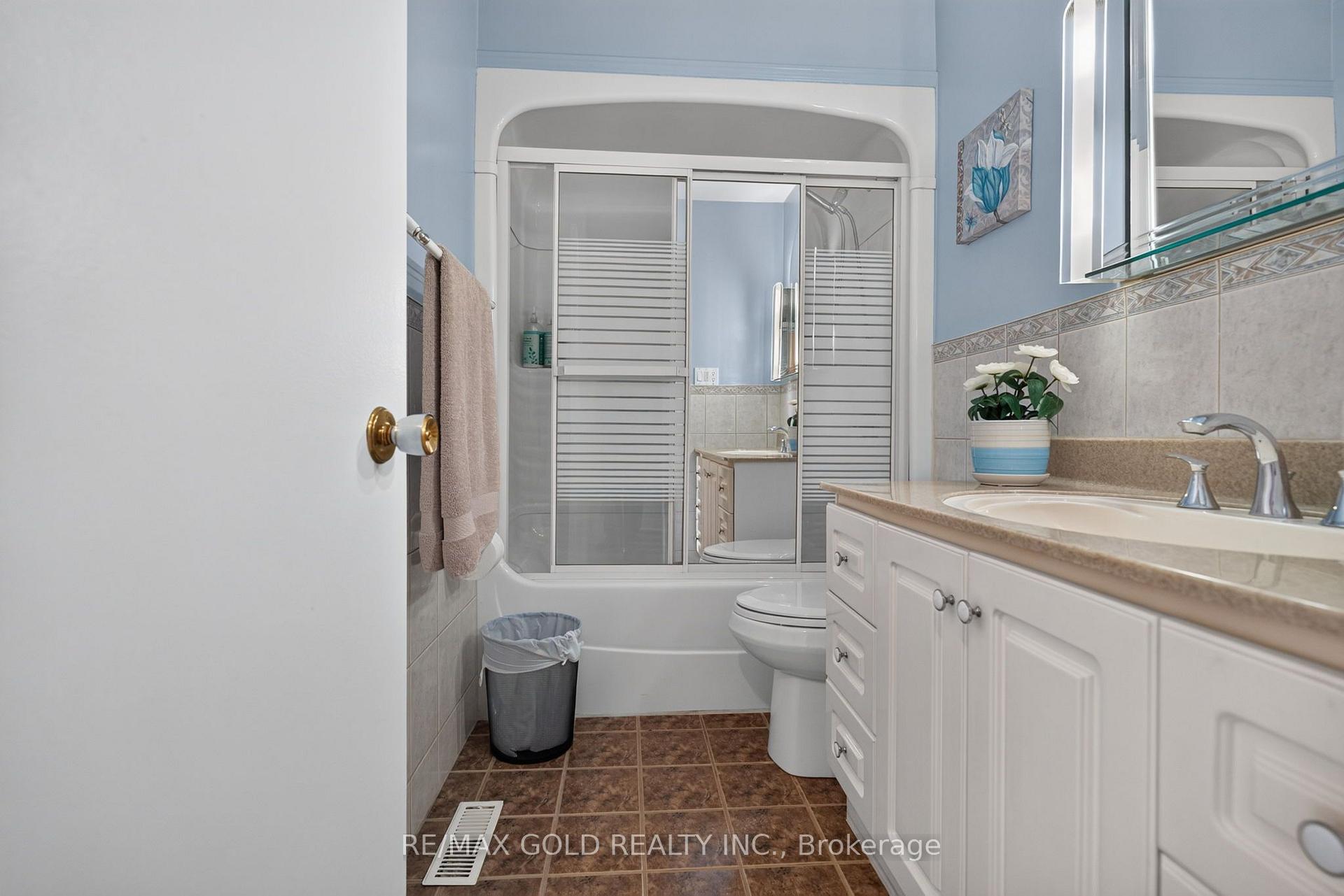 Photo 22 of 18 Esplanade Road, Brampton, Southgate — HOMEH
