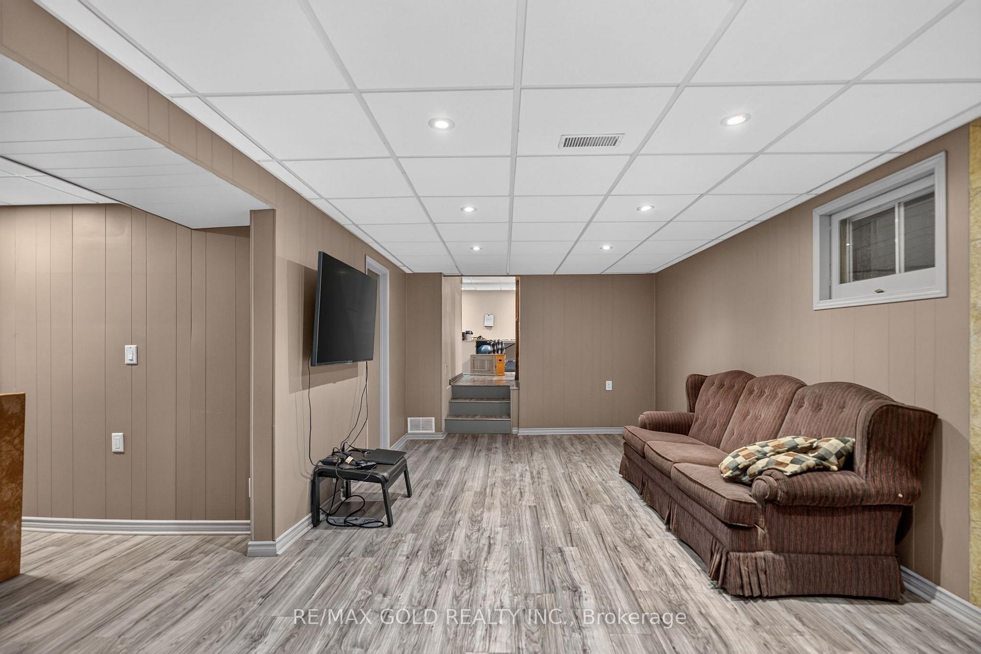 Photo 39 of 18 Esplanade Road, Brampton, Southgate — HOMEH