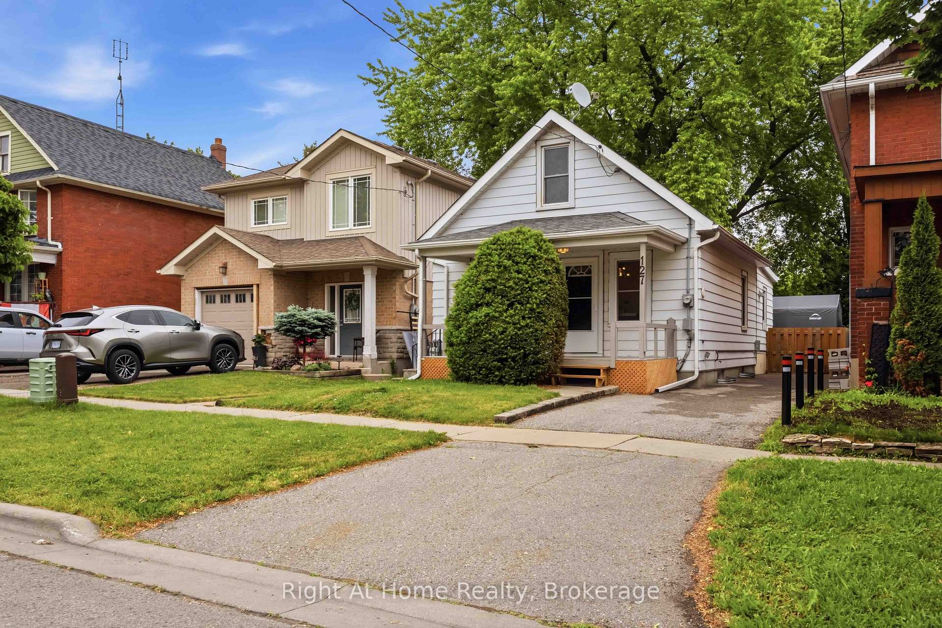 Photo of 127 Montrave Avenue