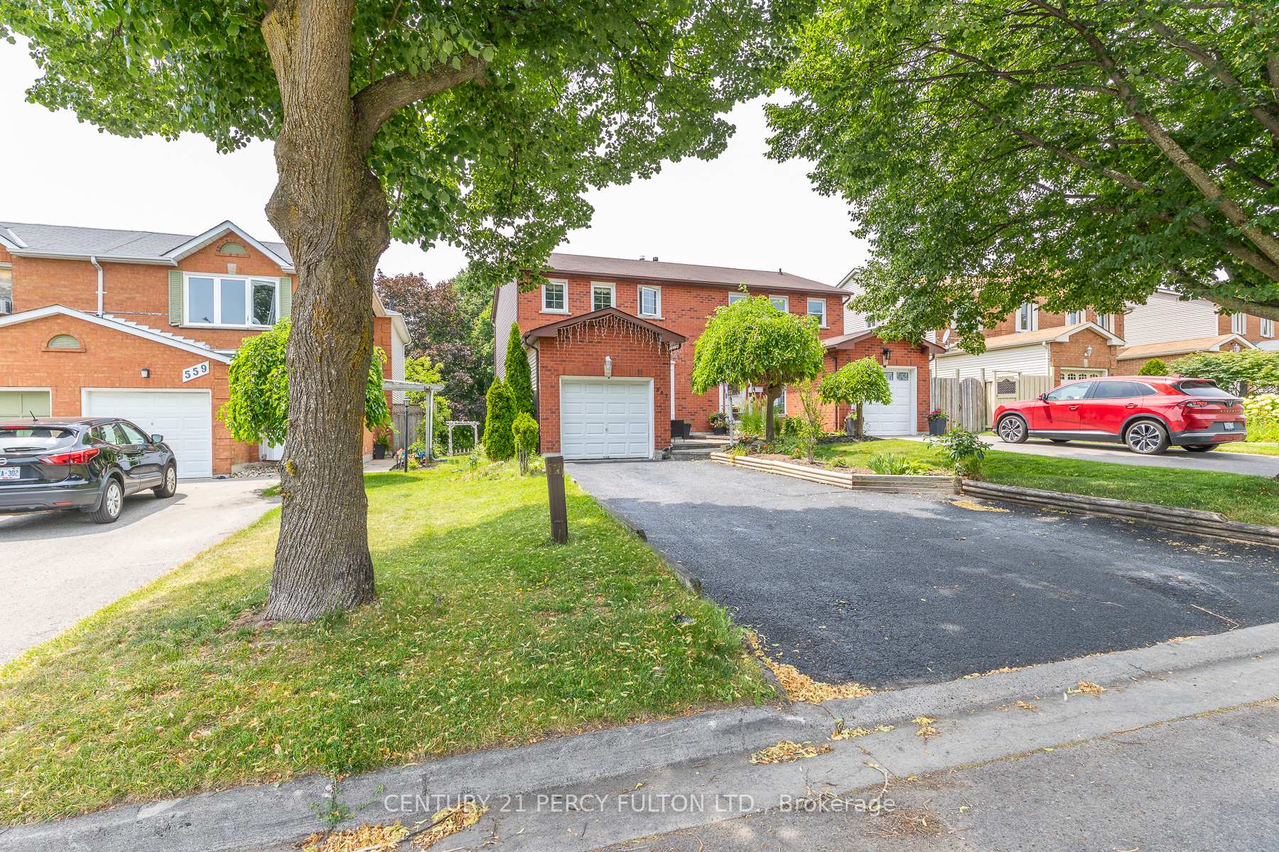 Photo 2 of 557 Cobblehill Drive, Oshawa, Pinecrest — HOMEH