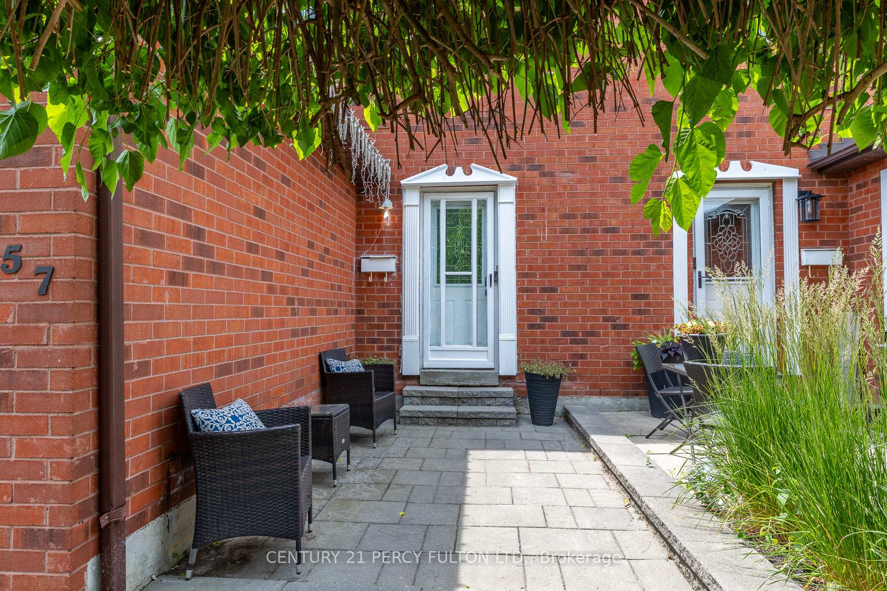 Photo 4 of 557 Cobblehill Drive, Oshawa, Pinecrest — HOMEH