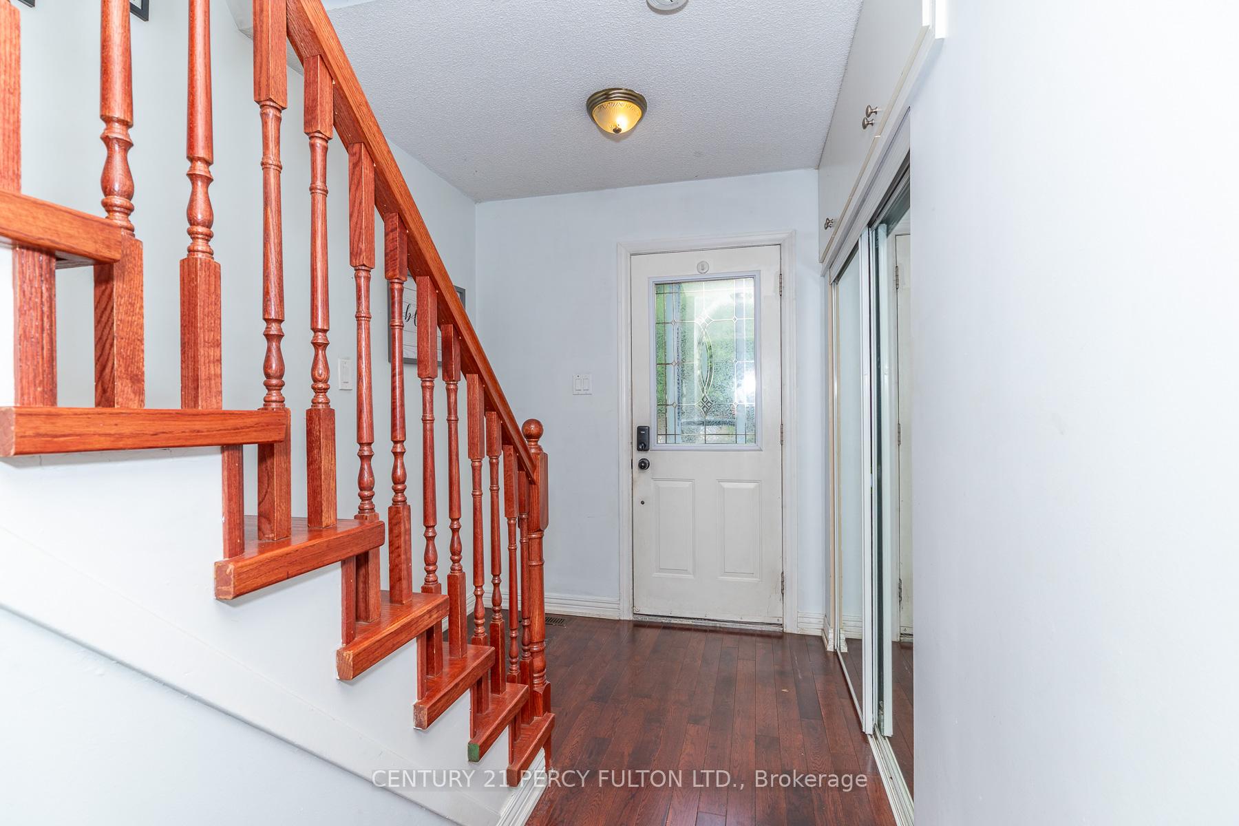 Photo 6 of 557 Cobblehill Drive, Oshawa, Pinecrest — HOMEH