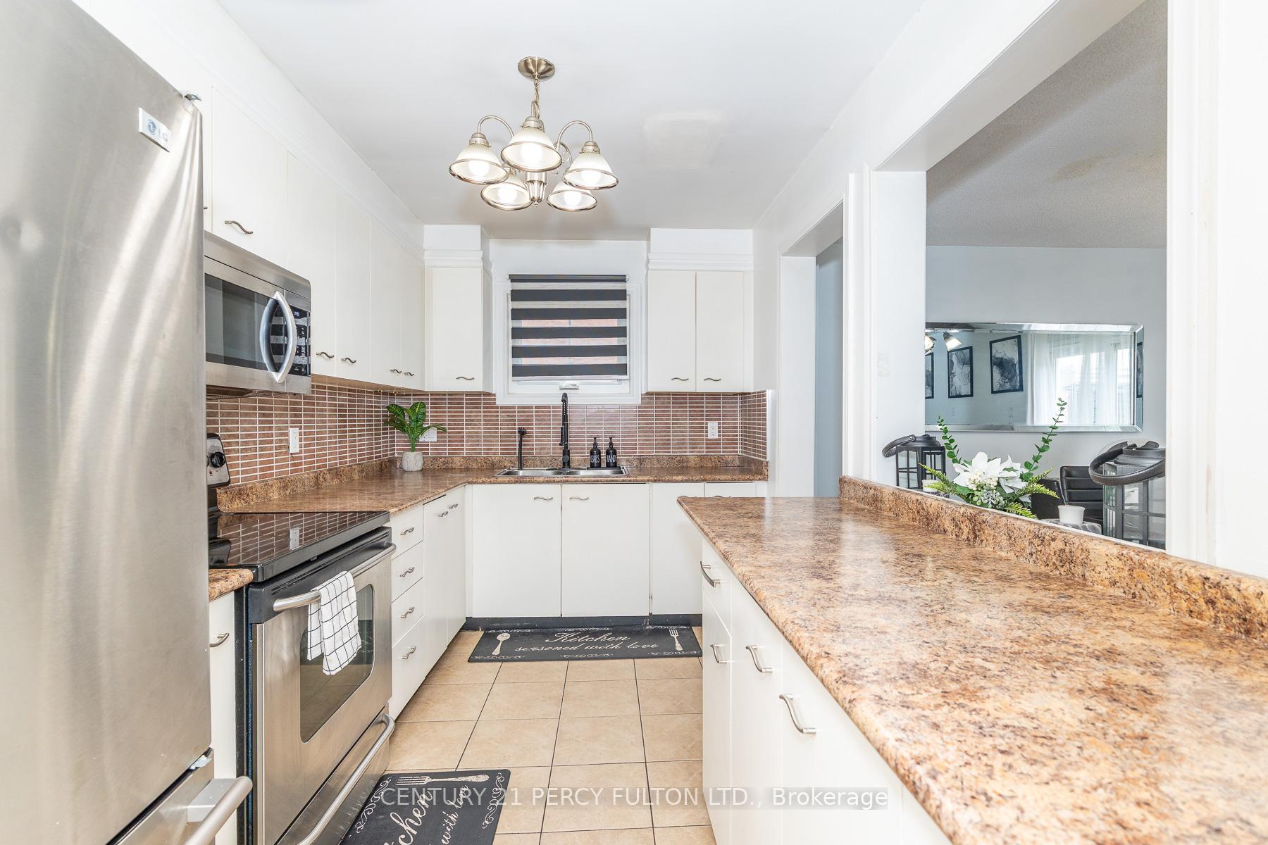 Photo 7 of 557 Cobblehill Drive, Oshawa, Pinecrest — HOMEH