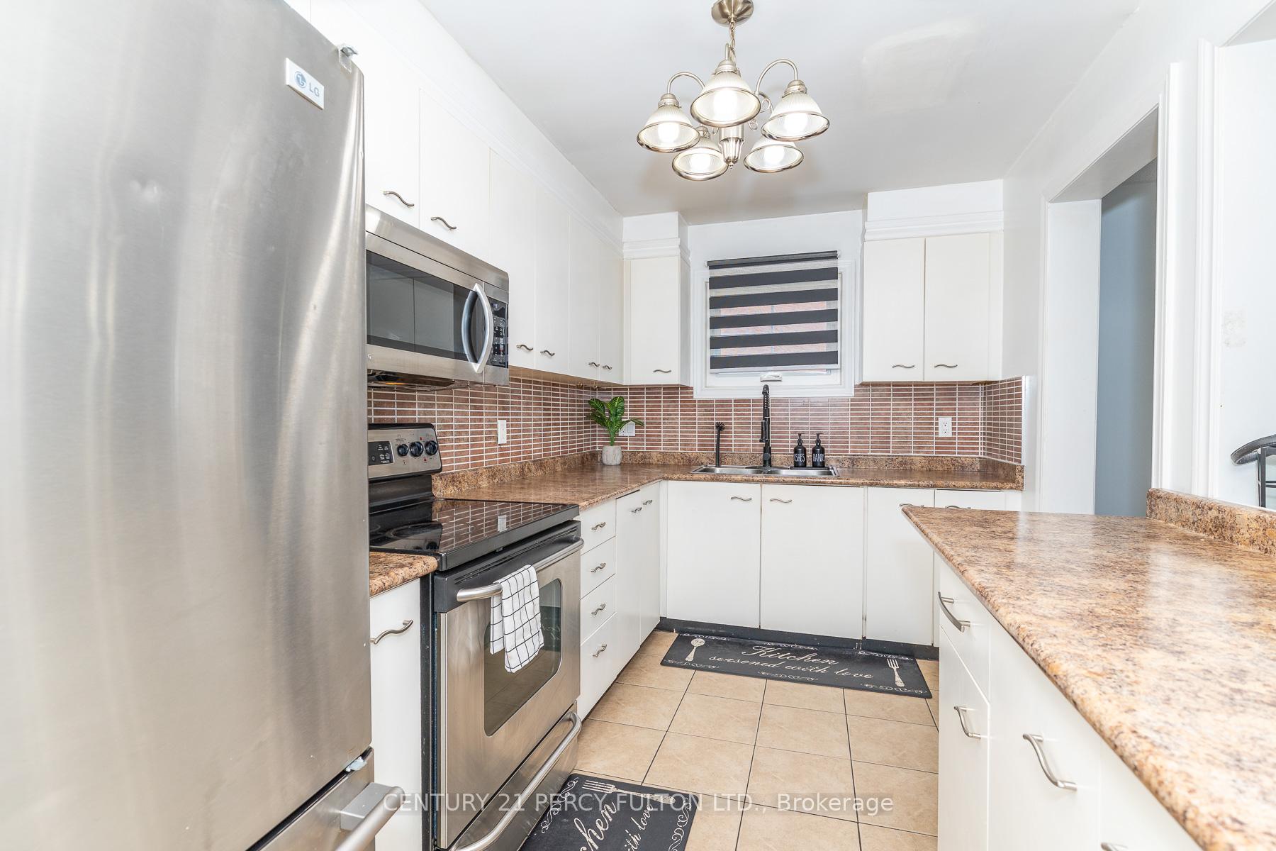 Photo 8 of 557 Cobblehill Drive, Oshawa, Pinecrest — HOMEH