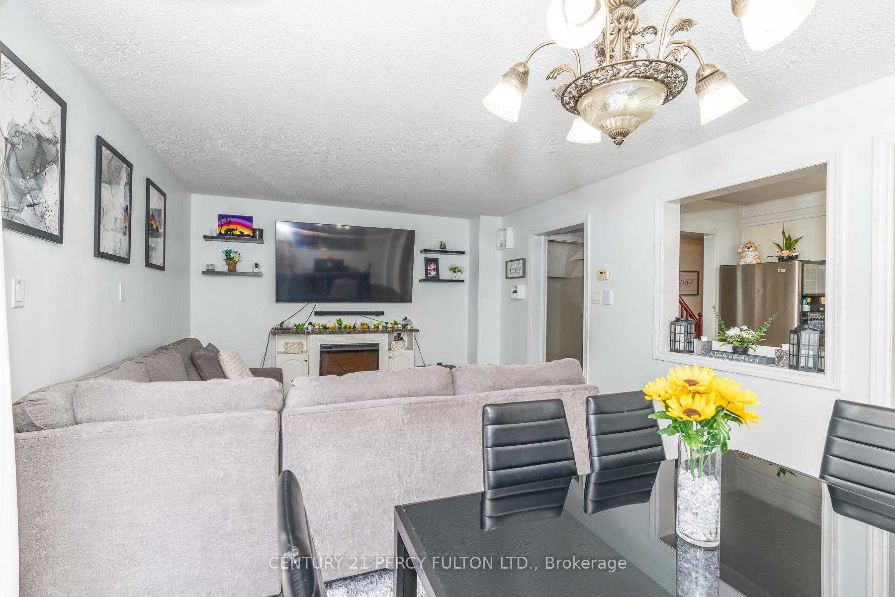 Photo 14 of 557 Cobblehill Drive, Oshawa, Pinecrest — HOMEH