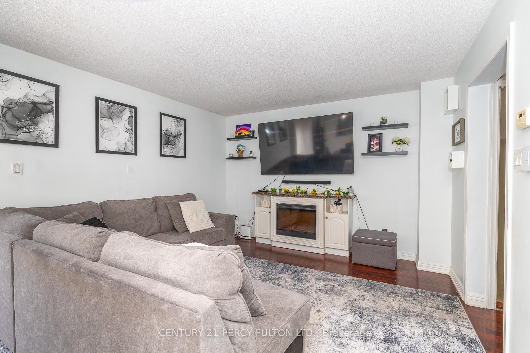 Photo 15 of 557 Cobblehill Drive, Oshawa, Pinecrest — HOMEH