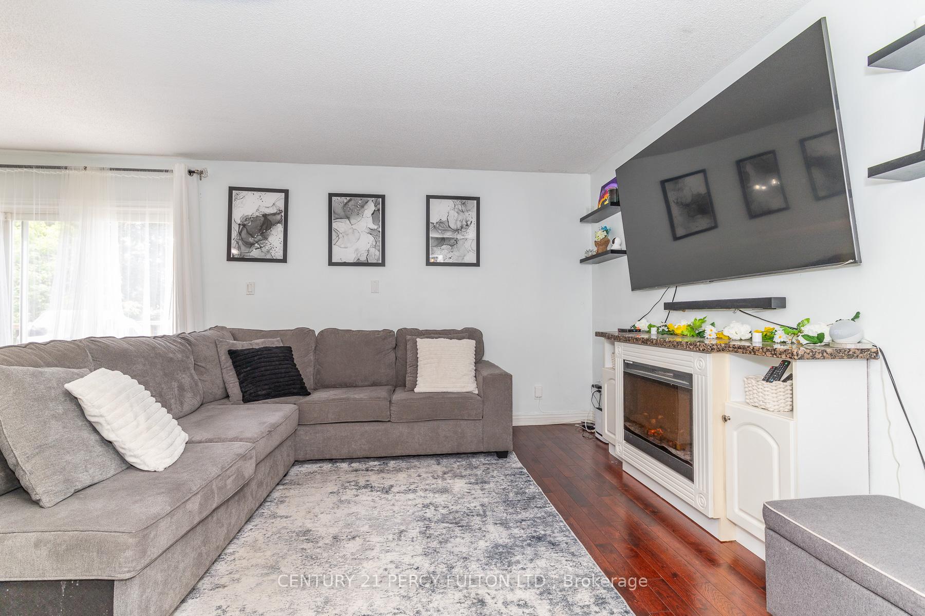 Photo 17 of 557 Cobblehill Drive, Oshawa, Pinecrest — HOMEH