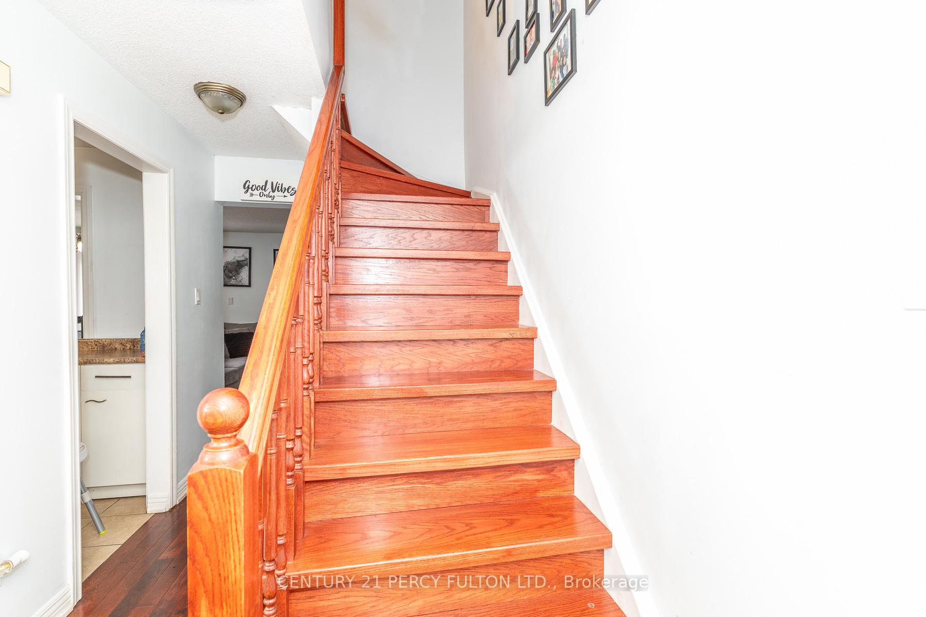 Photo 19 of 557 Cobblehill Drive, Oshawa, Pinecrest — HOMEH