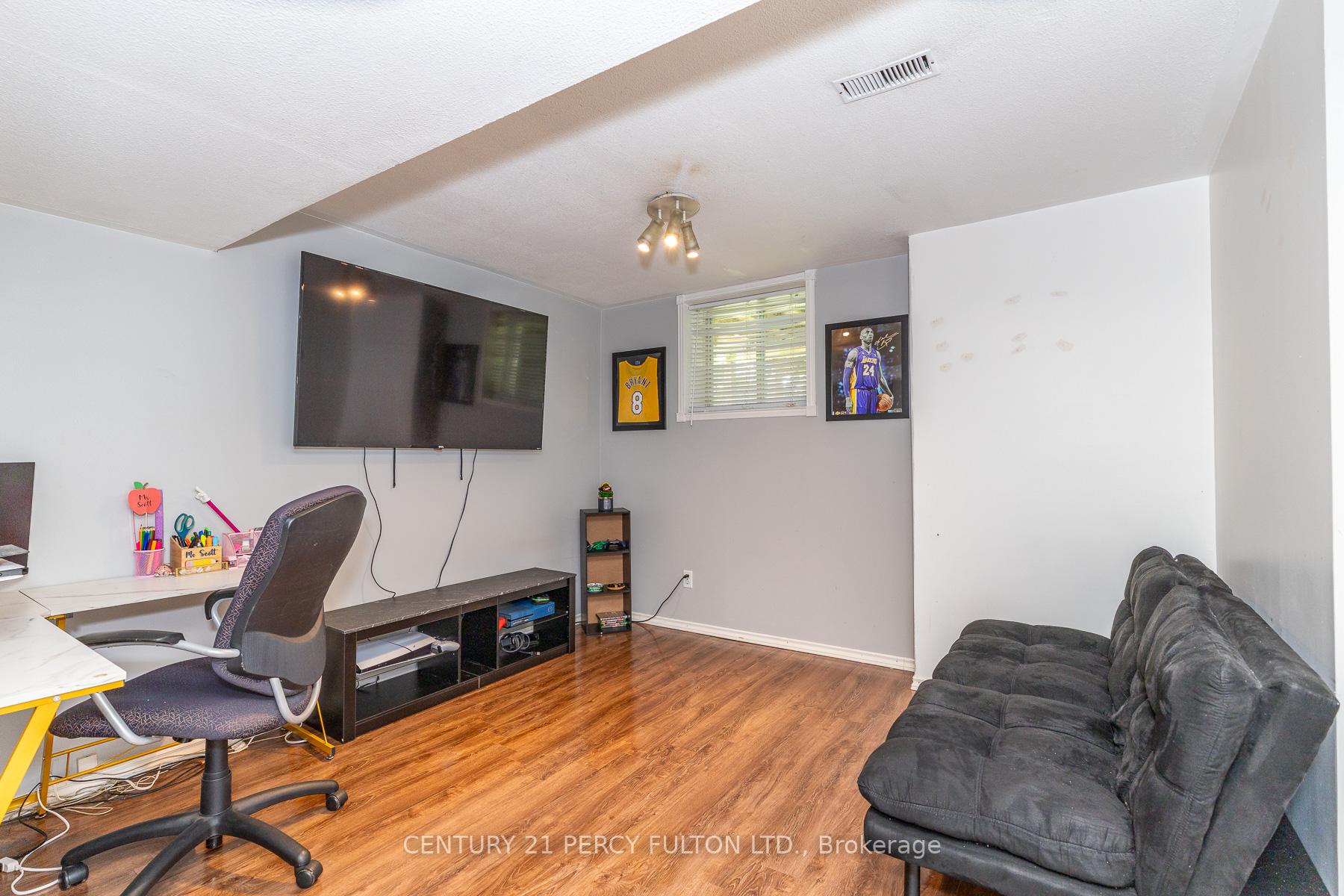 Photo 34 of 557 Cobblehill Drive, Oshawa, Pinecrest — HOMEH