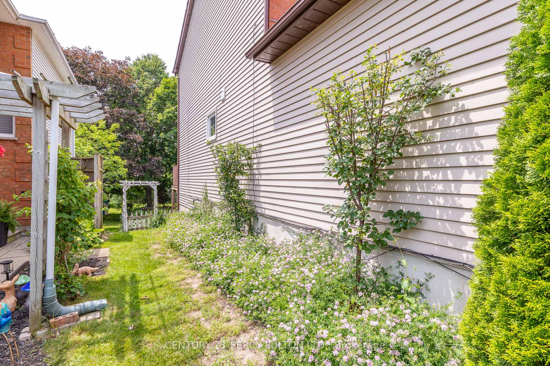 Photo 39 of 557 Cobblehill Drive, Oshawa, Pinecrest — HOMEH