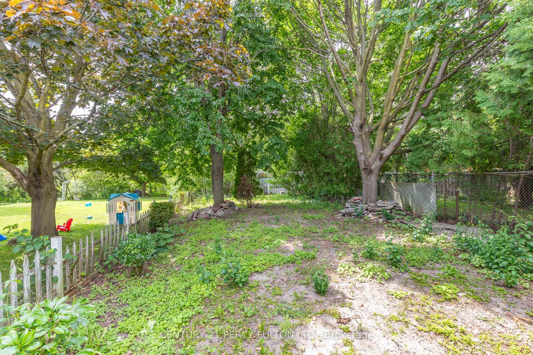 Photo 40 of 557 Cobblehill Drive, Oshawa, Pinecrest — HOMEH