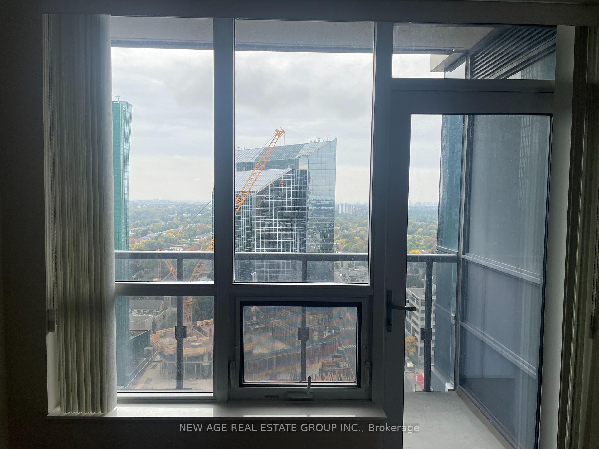 Photo 4 of Unit 2419, 5 Sheppard Avenue E, North York, Willowdale East — HOMEH