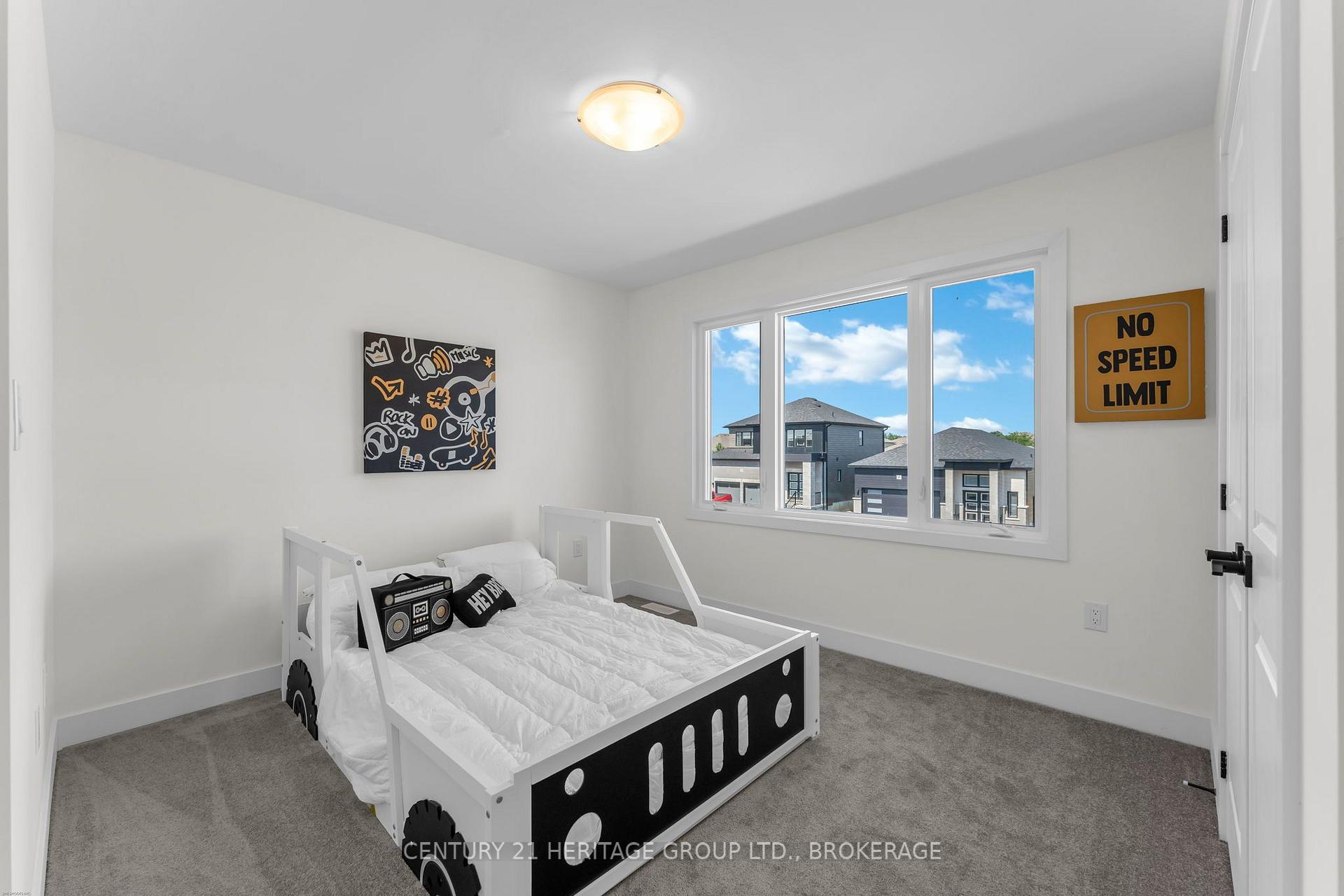 Photo 23 of 48 Dusenbury Drive, Loyalist, Lennox and Addington - South — HOMEH