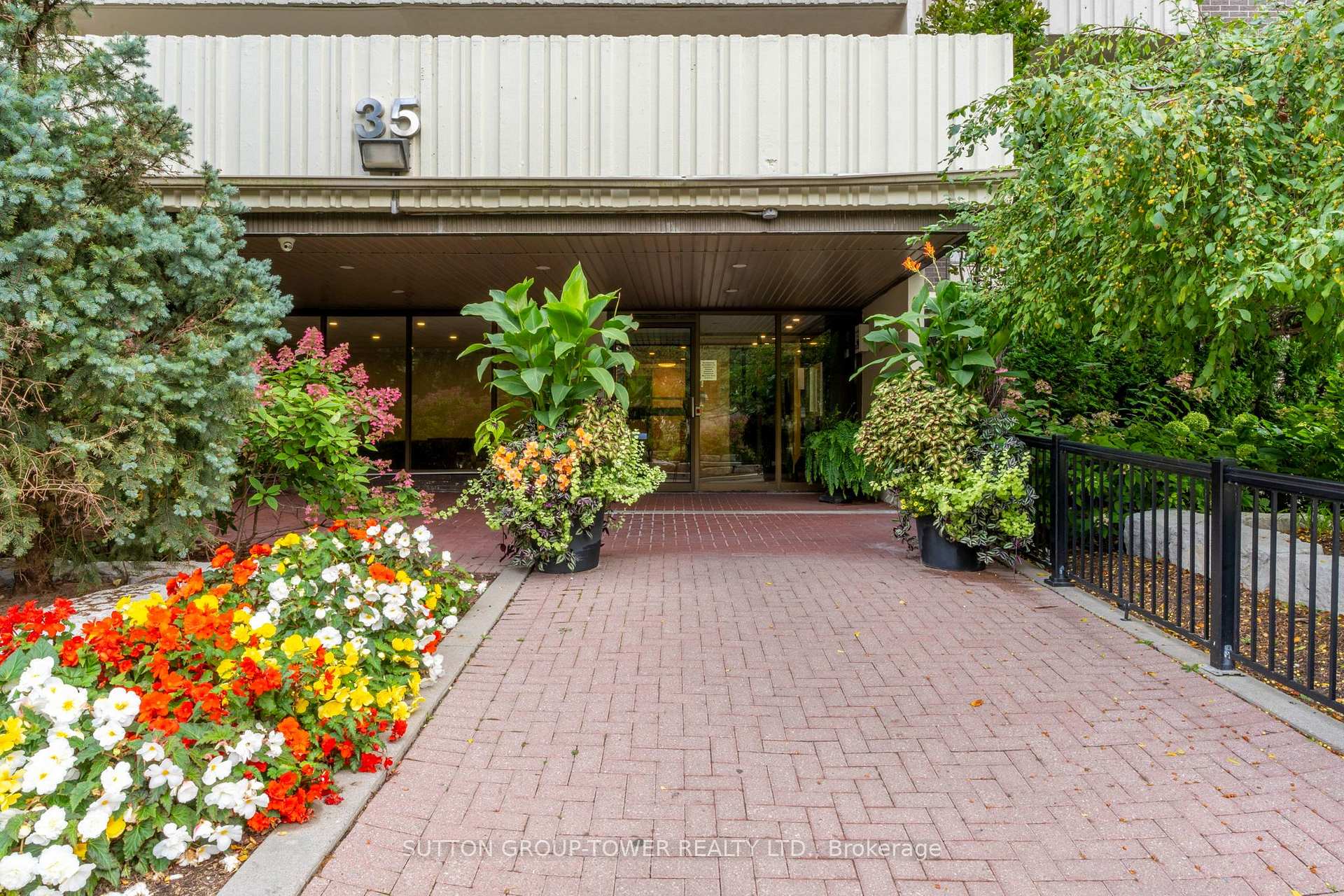 Photo 2 of Unit 319, 35 Ormskirk Avenue, Toronto, High Park-Swansea — HOMEH