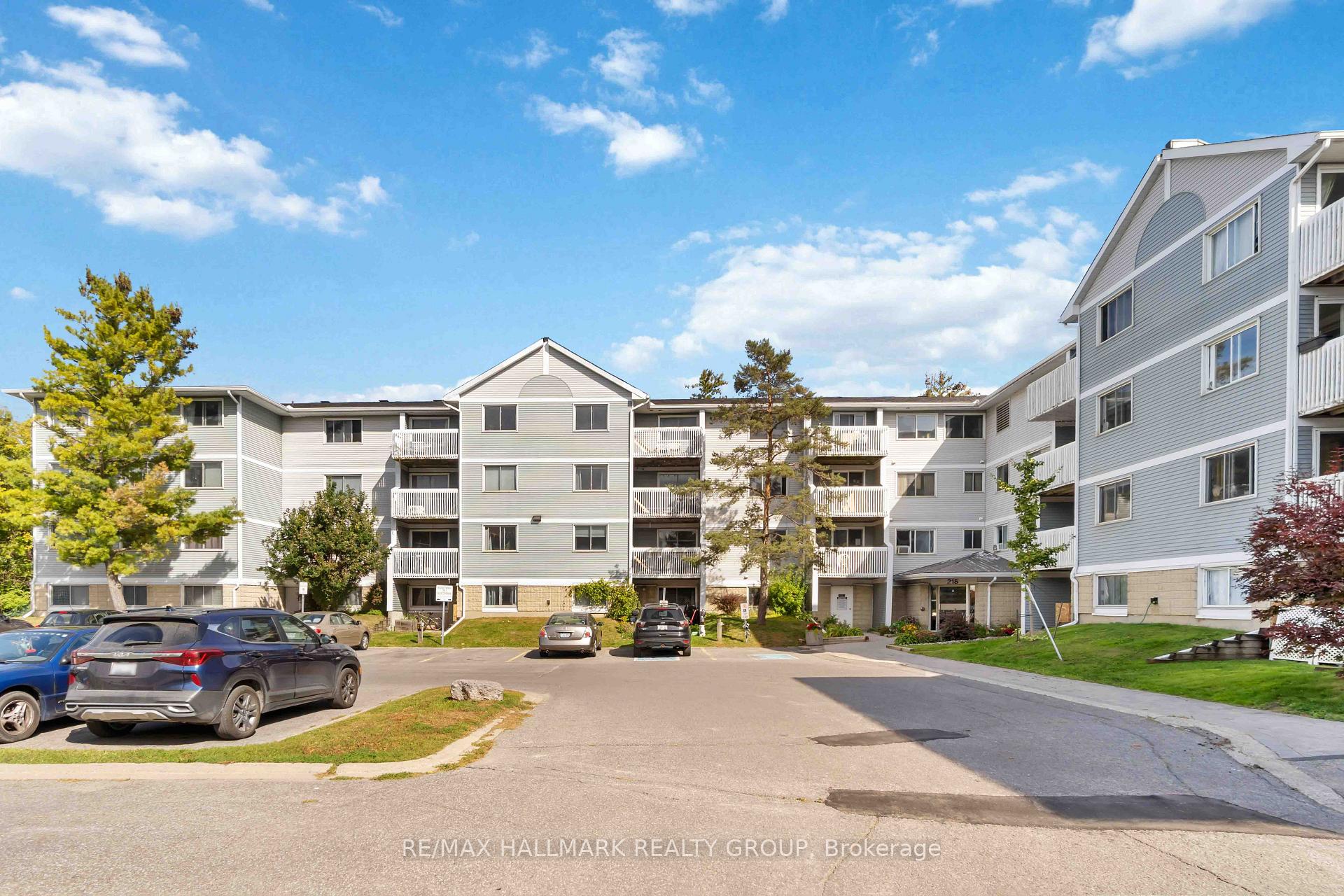 Photo of Unit 400, 218 Viewmount Drive