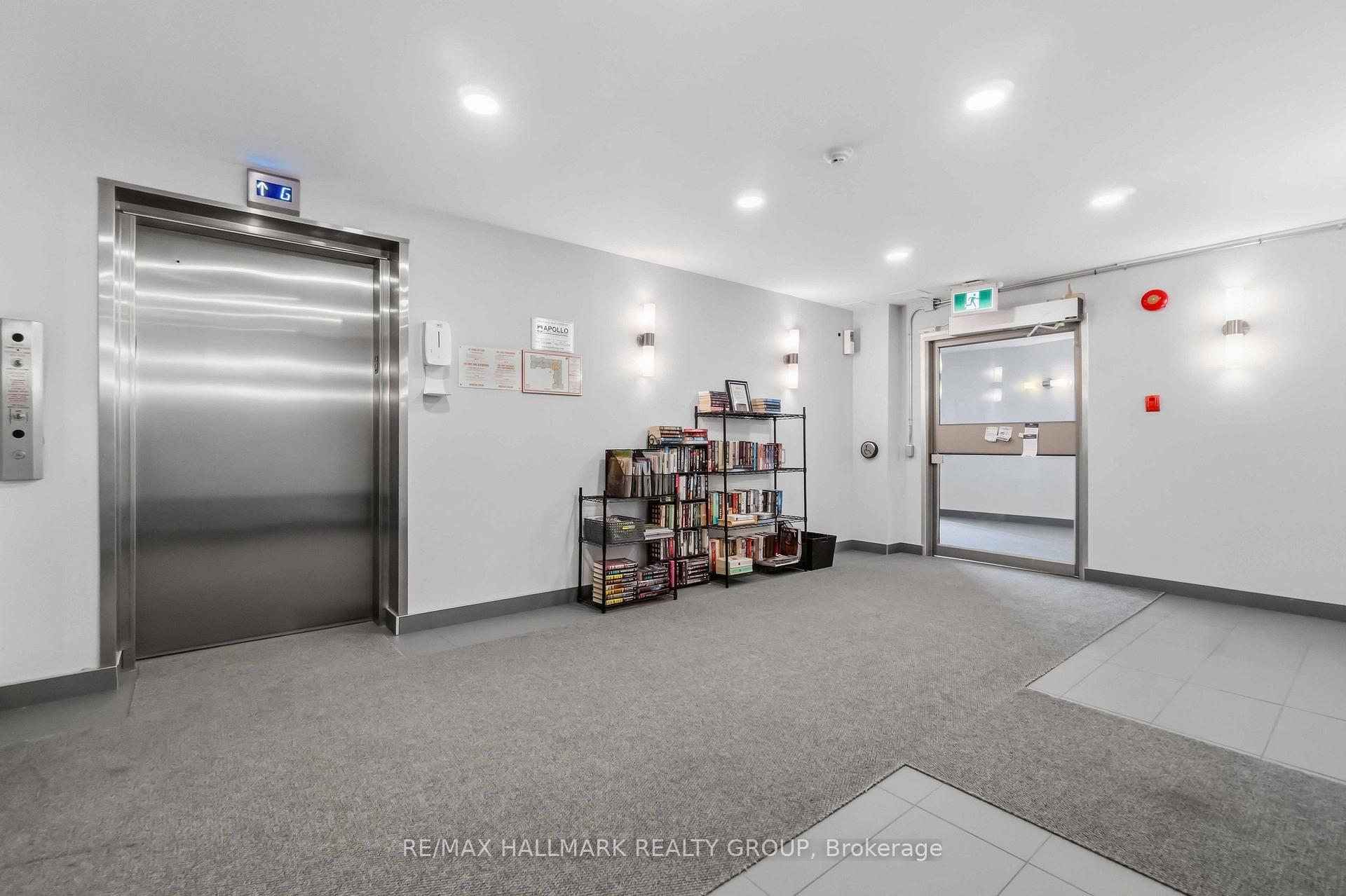 Photo 3 of Unit 400, 218 Viewmount Drive, Ottawa, Borden Farm/Stewart Farm/Carleton Heights/Parkwood Hills — HOMEH