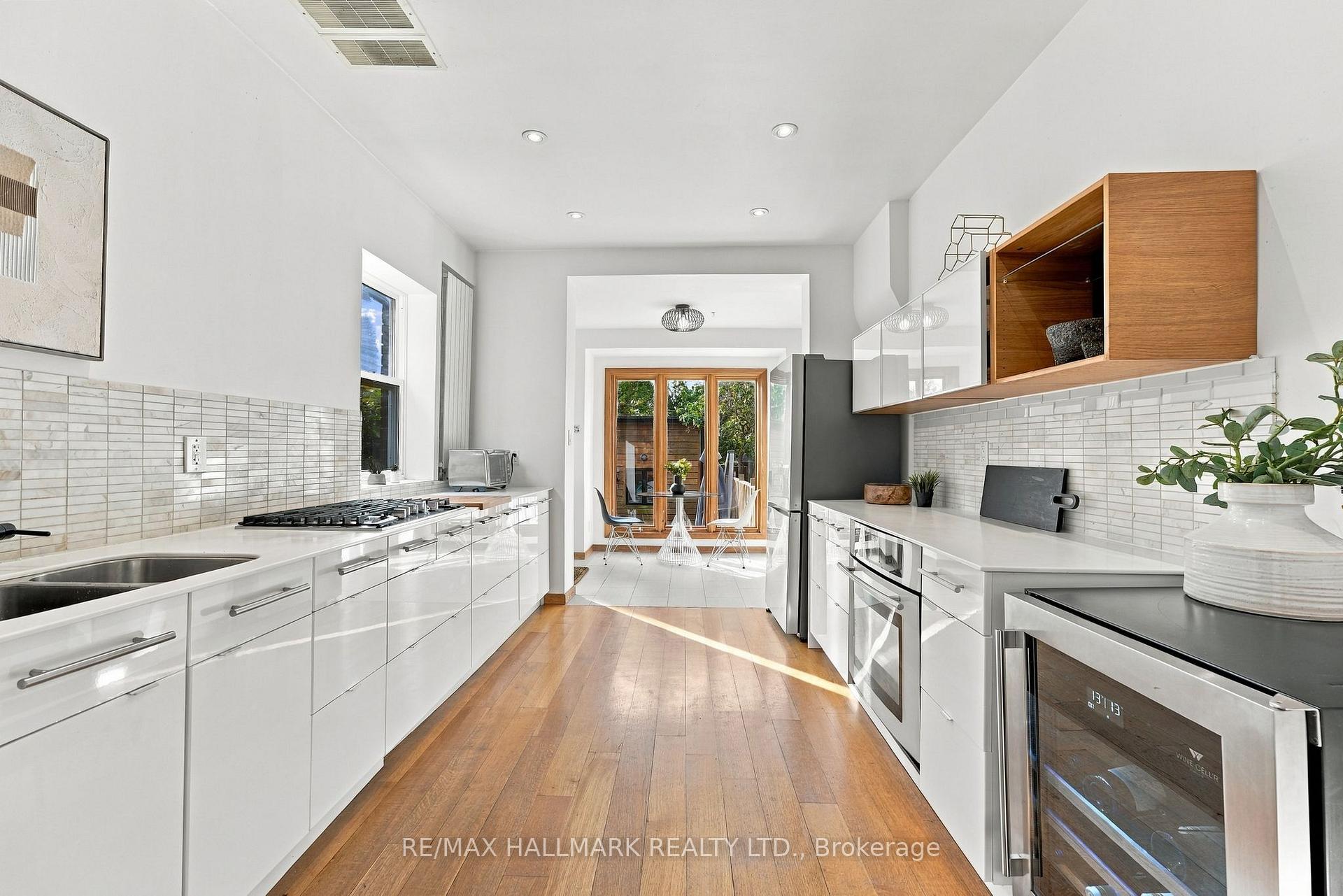 Photo 14 of 31 Wright Avenue, Toronto, Roncesvalles — HOMEH
