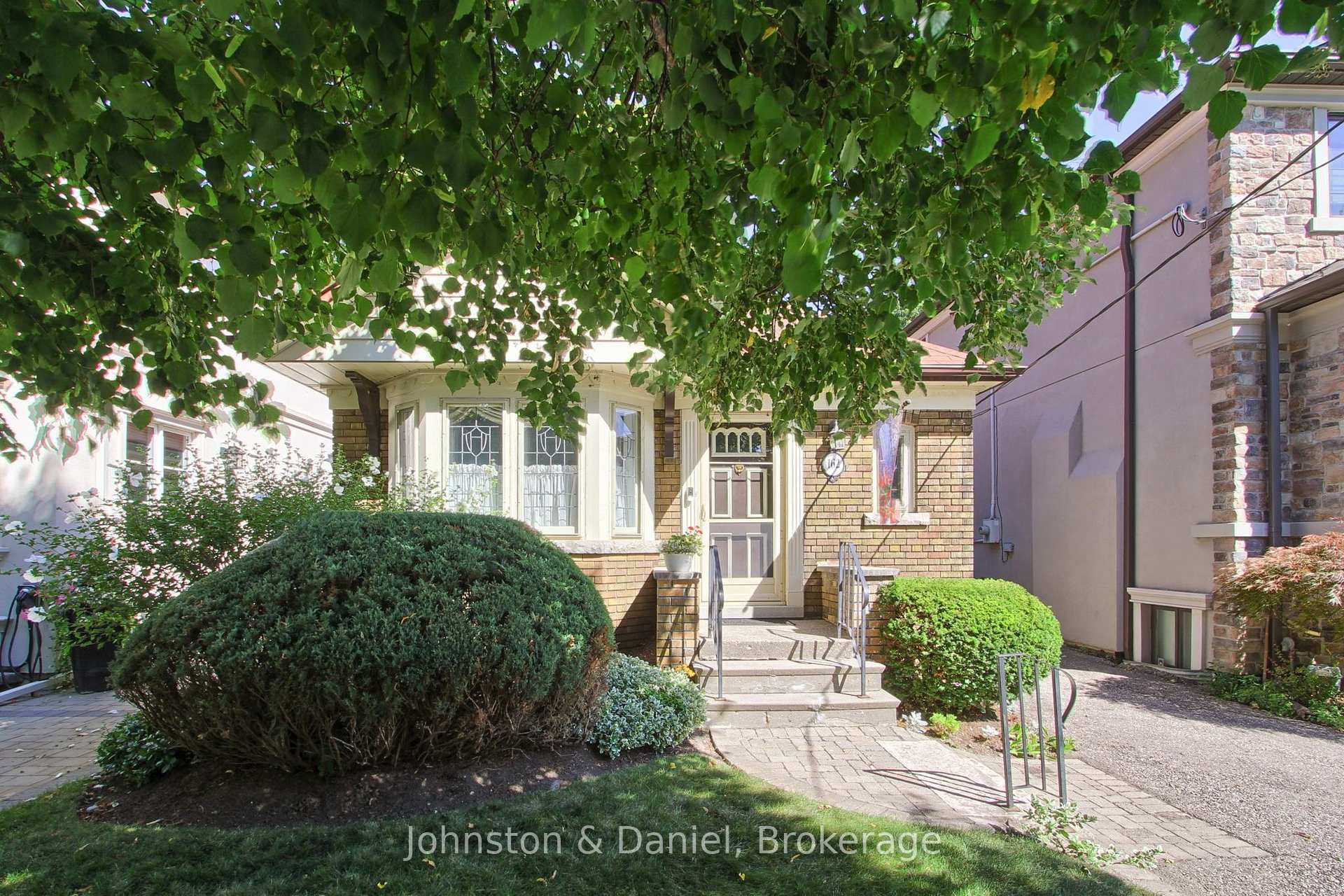 Photo 2 of 162 Donlea Drive, Toronto, Leaside — HOMEH