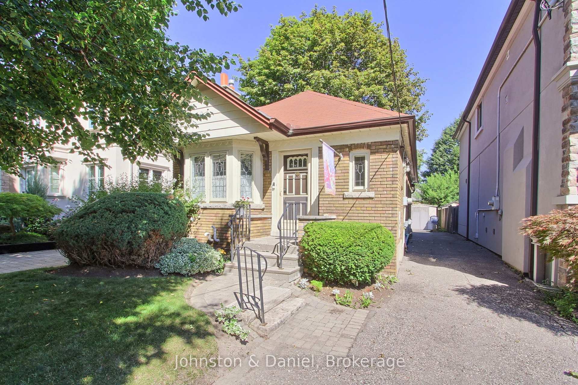 Photo 3 of 162 Donlea Drive, Toronto, Leaside — HOMEH