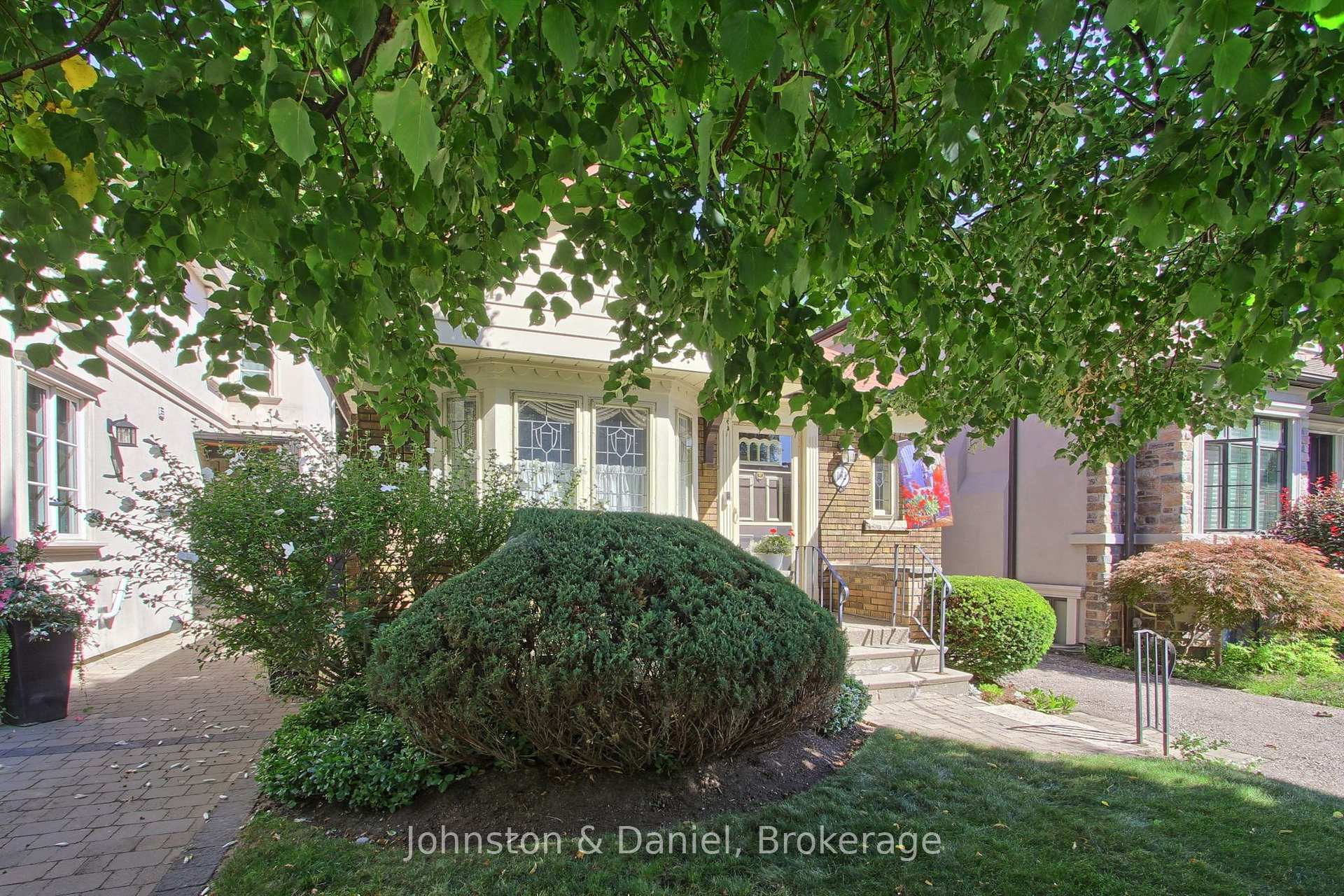 Photo 4 of 162 Donlea Drive, Toronto, Leaside — HOMEH