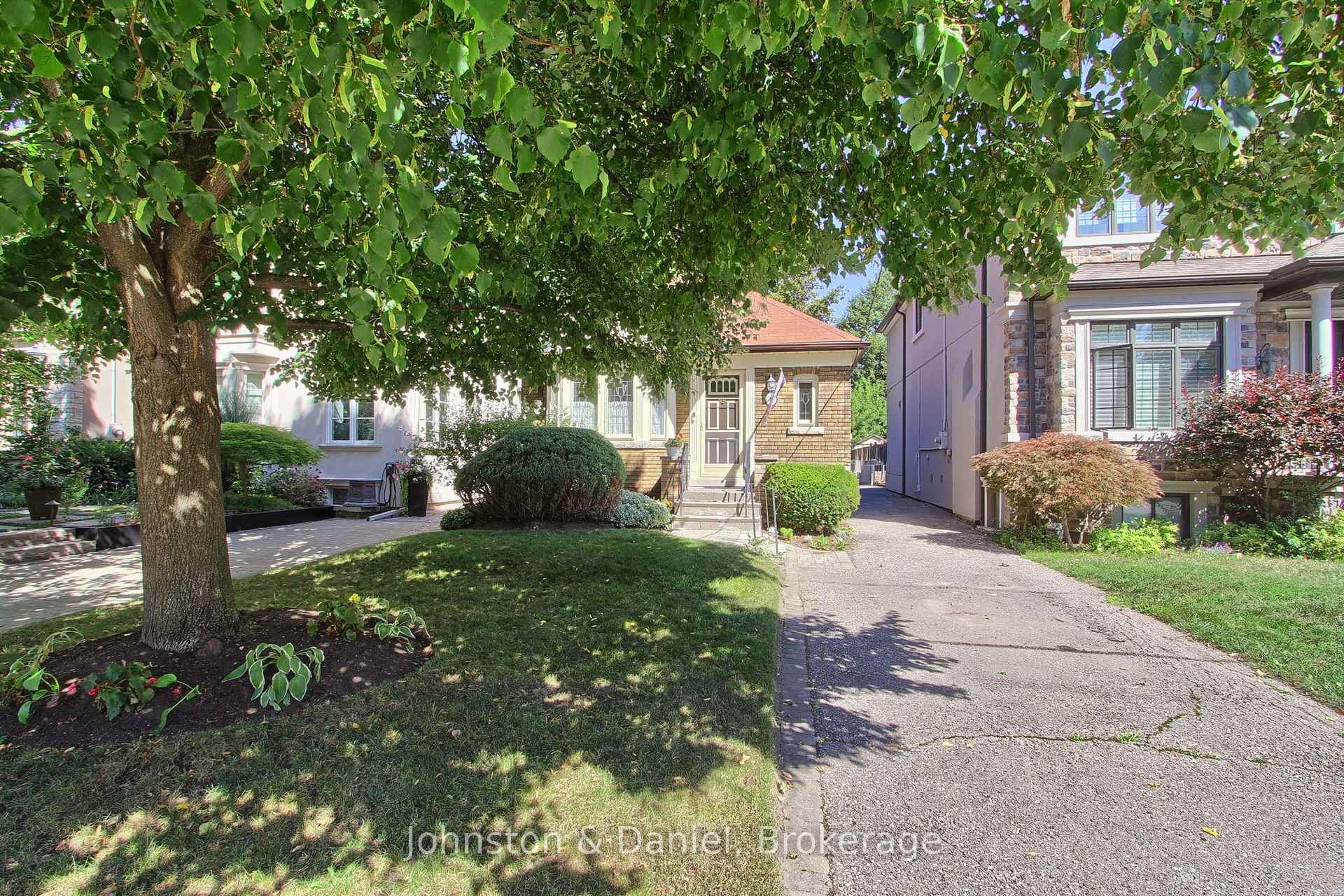 Photo 5 of 162 Donlea Drive, Toronto, Leaside — HOMEH
