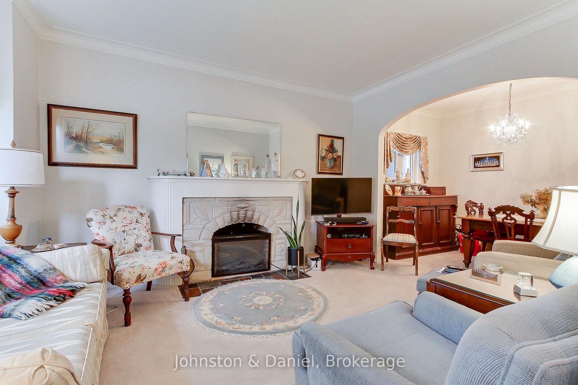 Photo 9 of 162 Donlea Drive, Toronto, Leaside — HOMEH