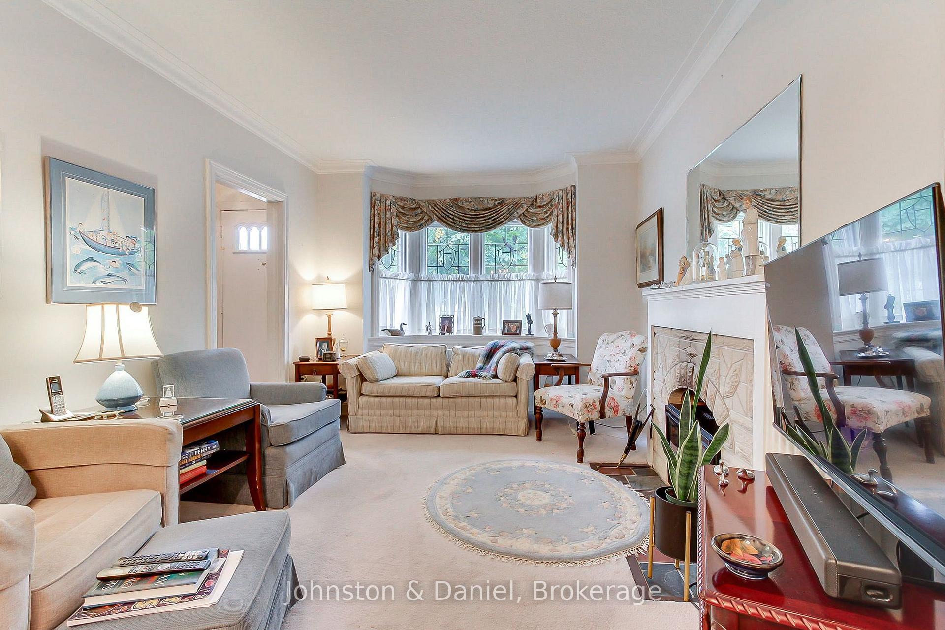 Photo 10 of 162 Donlea Drive, Toronto, Leaside — HOMEH