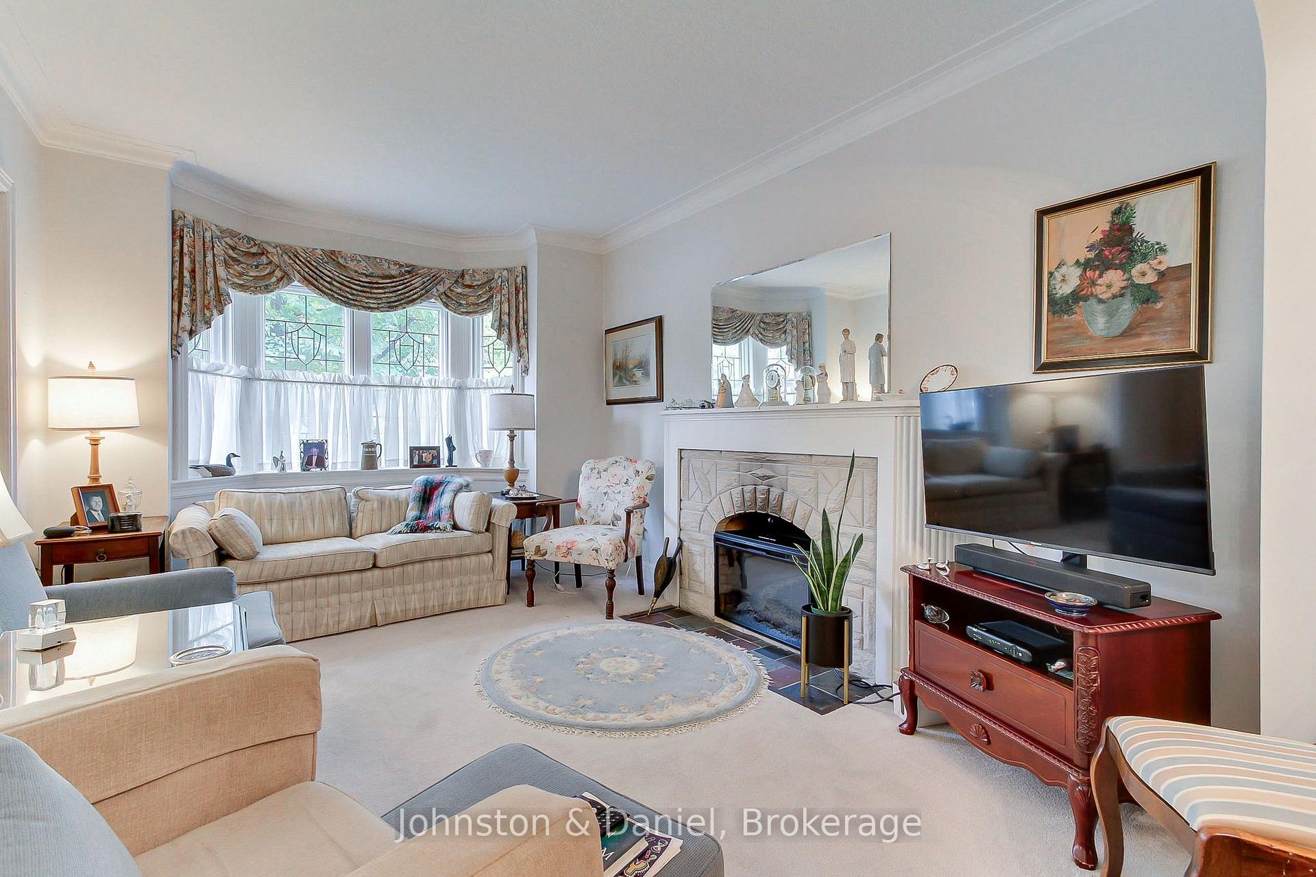 Photo 11 of 162 Donlea Drive, Toronto, Leaside — HOMEH
