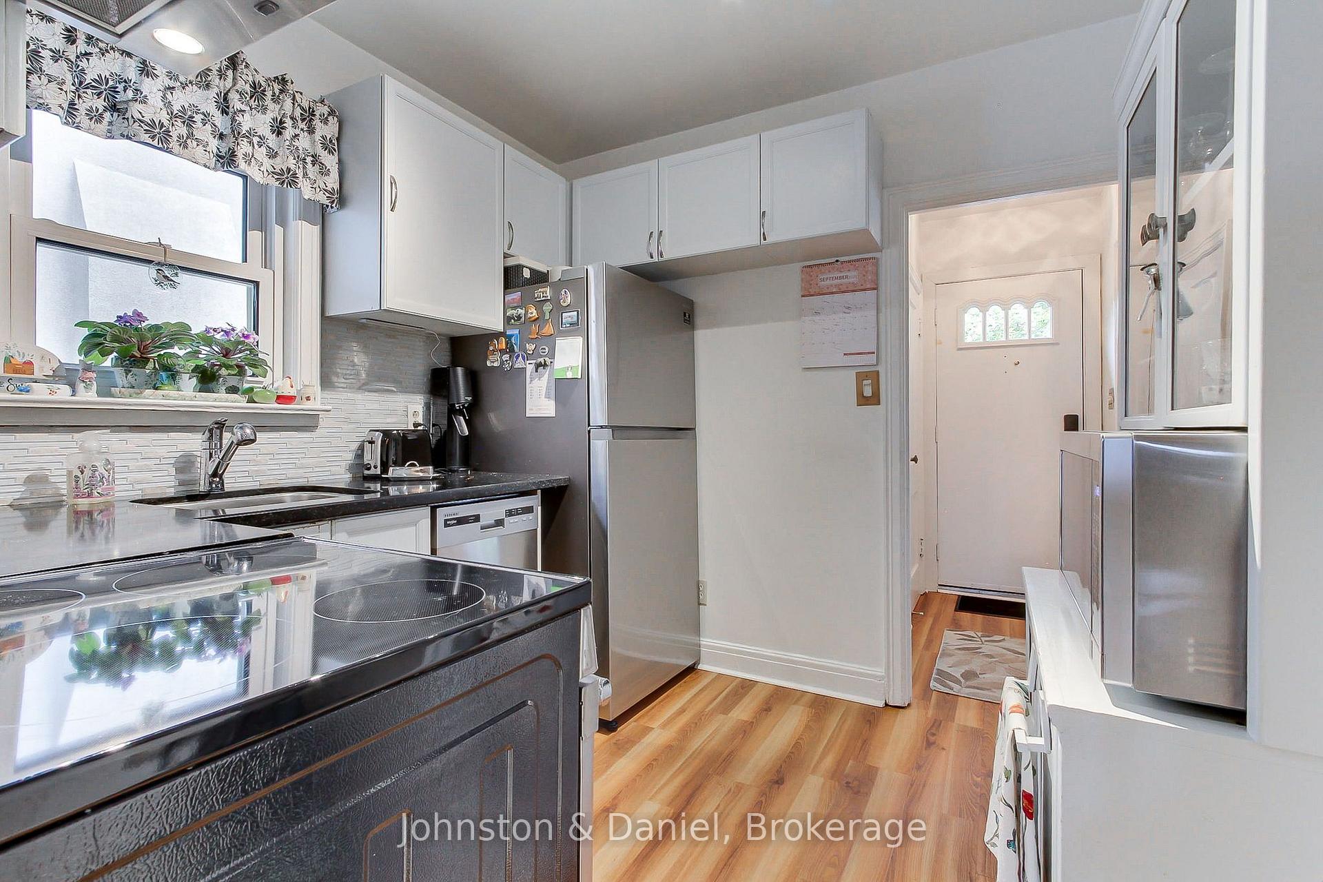 Photo 14 of 162 Donlea Drive, Toronto, Leaside — HOMEH
