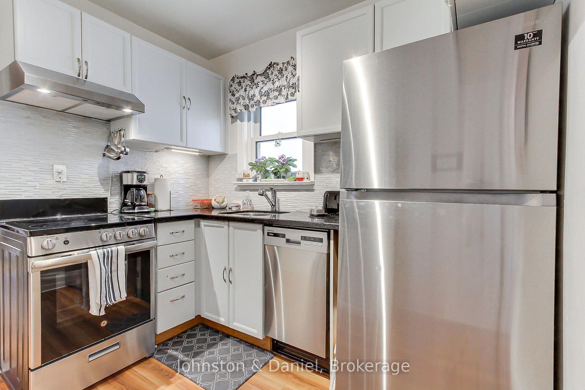 Photo 15 of 162 Donlea Drive, Toronto, Leaside — HOMEH
