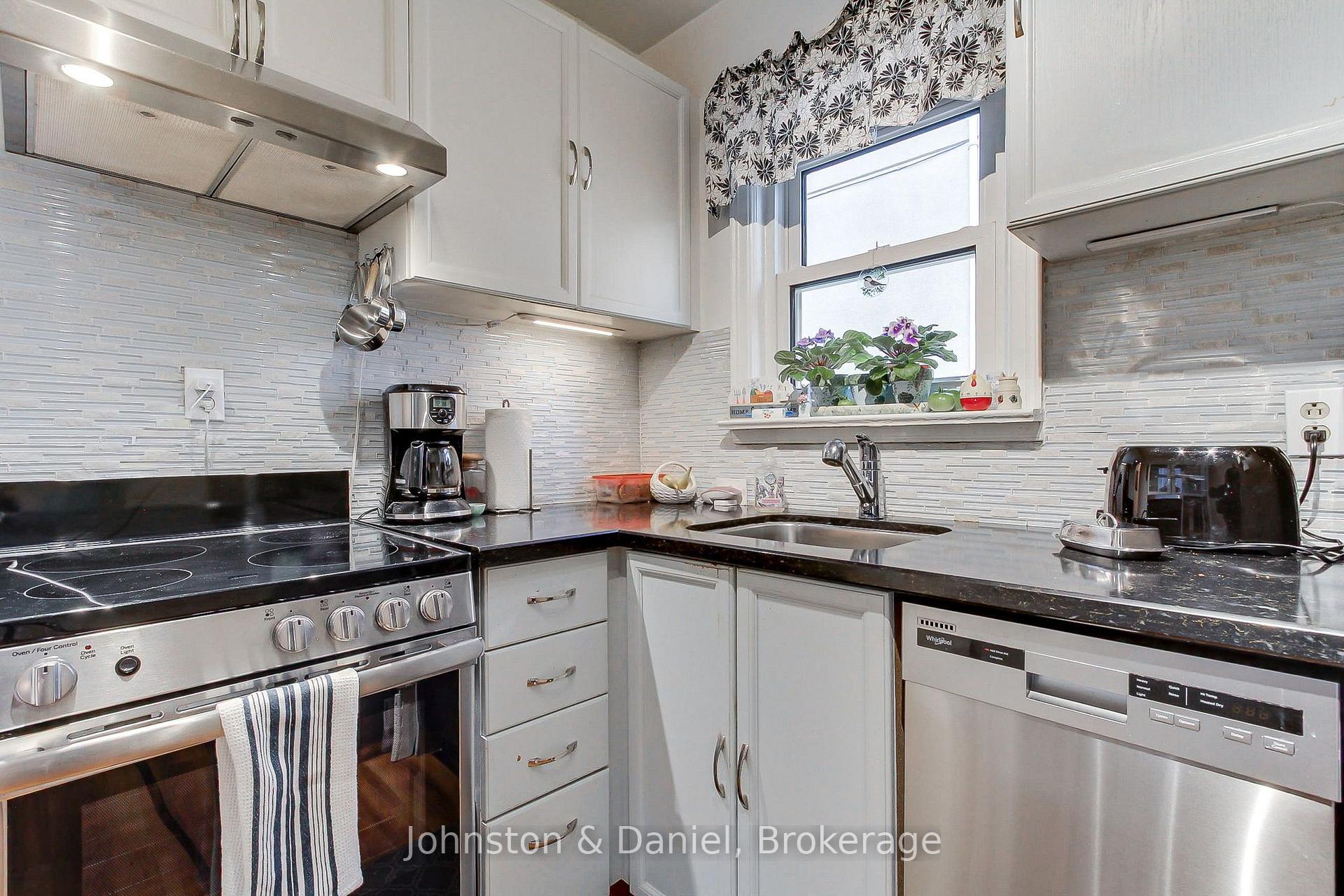 Photo 16 of 162 Donlea Drive, Toronto, Leaside — HOMEH
