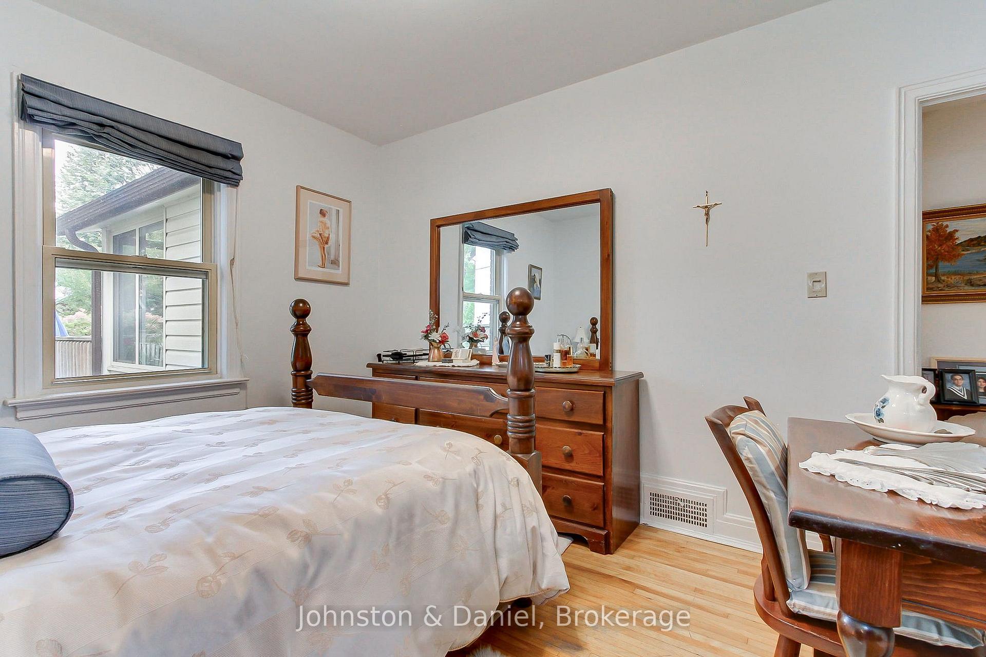 Photo 25 of 162 Donlea Drive, Toronto, Leaside — HOMEH