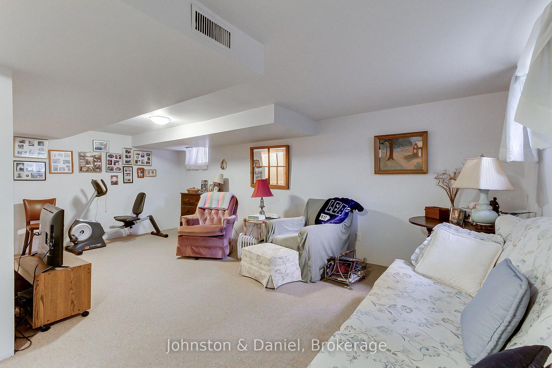 Photo 32 of 162 Donlea Drive, Toronto, Leaside — HOMEH