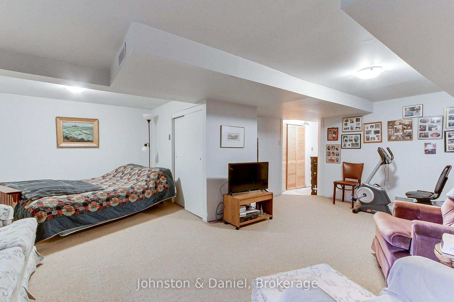 Photo 33 of 162 Donlea Drive, Toronto, Leaside — HOMEH