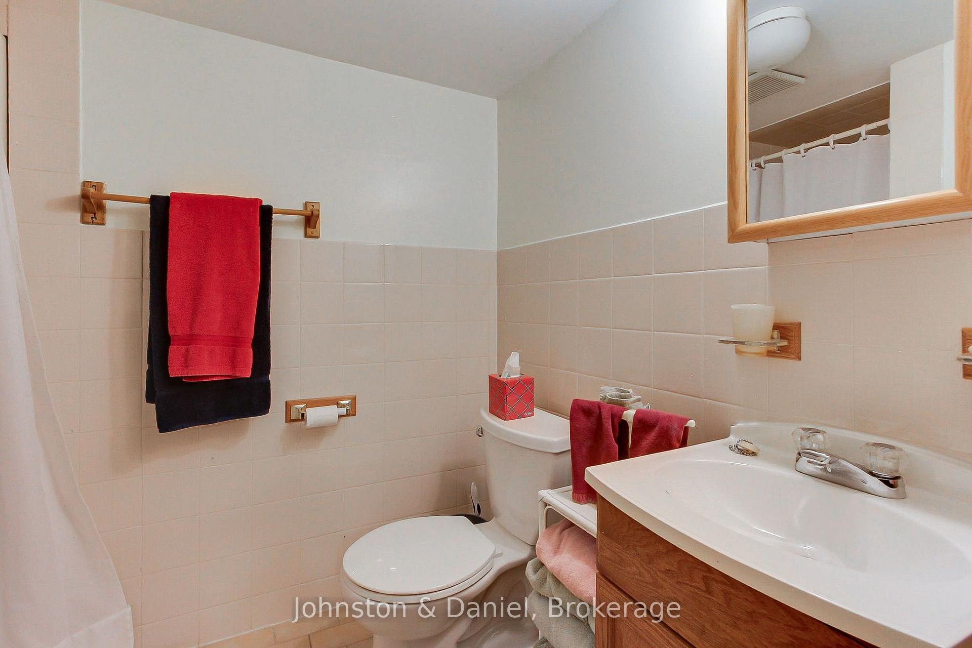 Photo 35 of 162 Donlea Drive, Toronto, Leaside — HOMEH