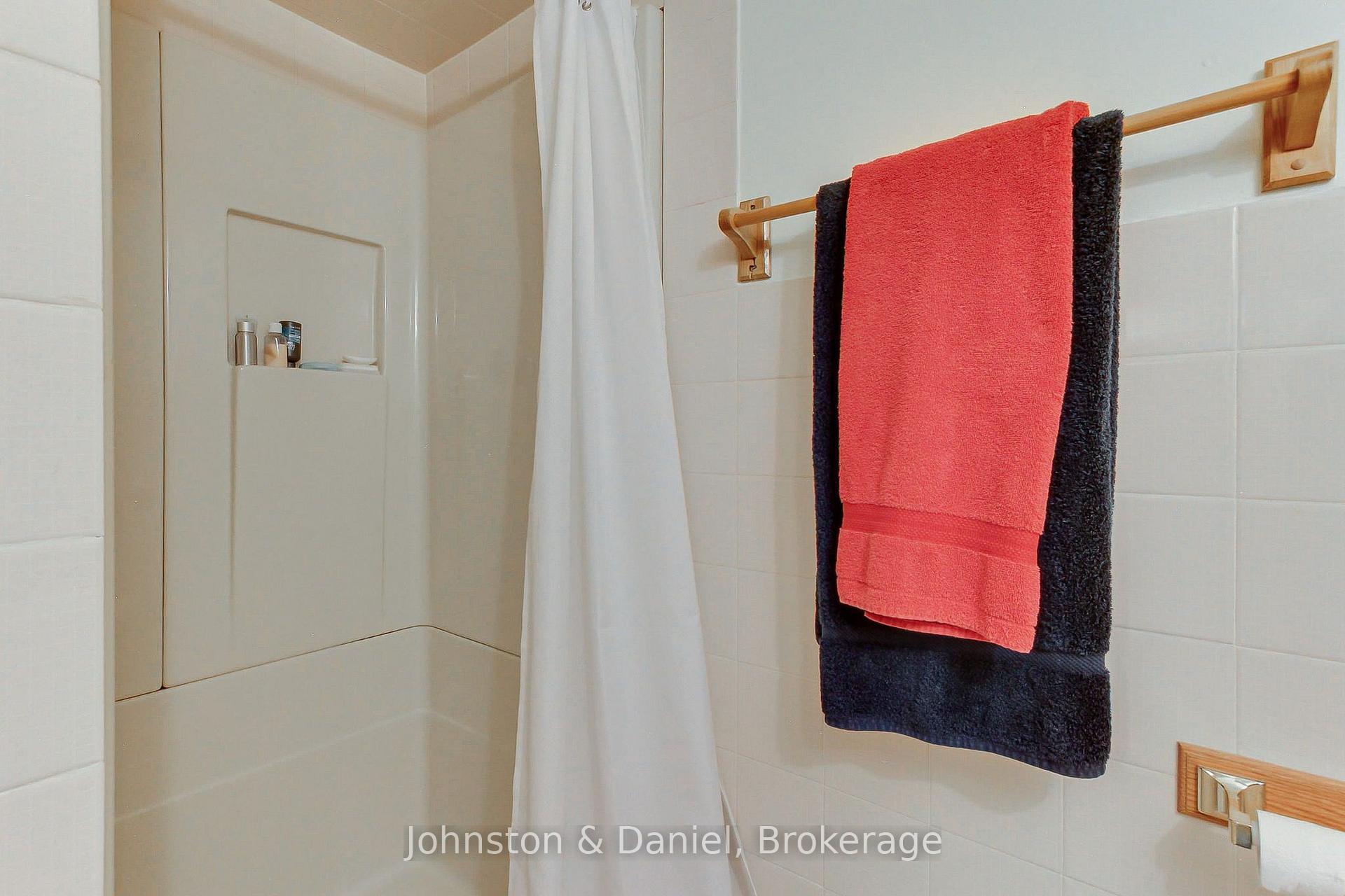 Photo 36 of 162 Donlea Drive, Toronto, Leaside — HOMEH