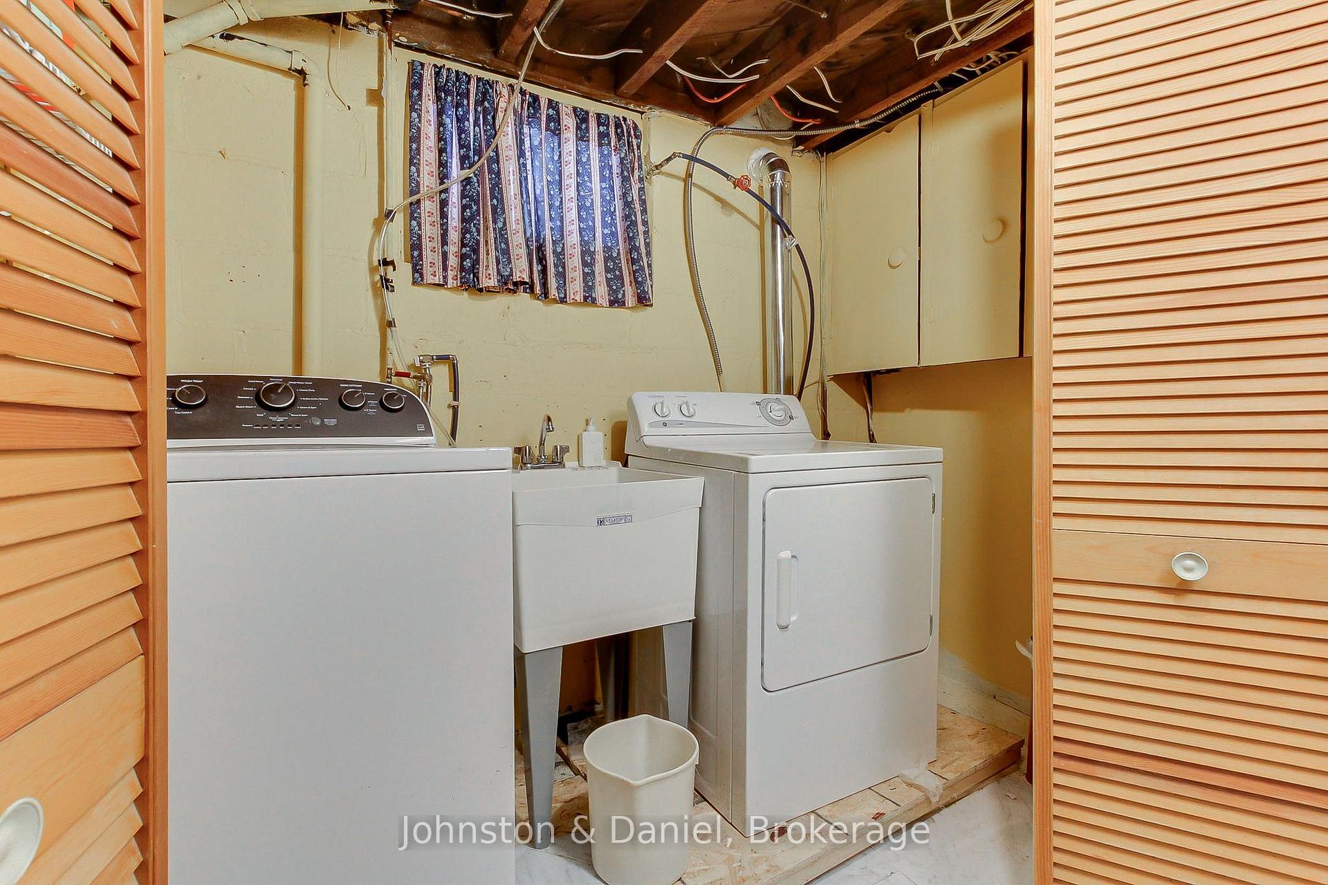 Photo 37 of 162 Donlea Drive, Toronto, Leaside — HOMEH
