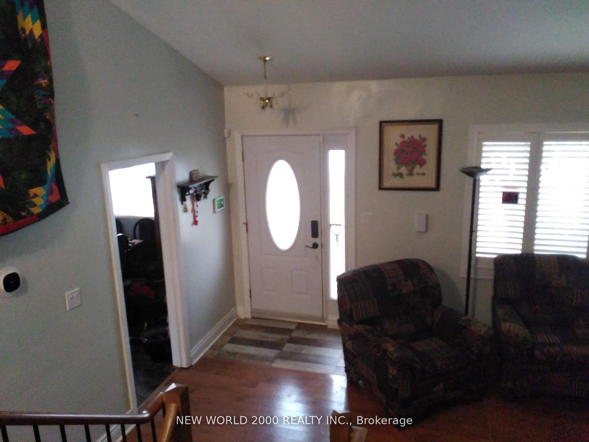Photo 3 of 920 Greenwood Crescent, Whitby, Downtown Whitby — HOMEH