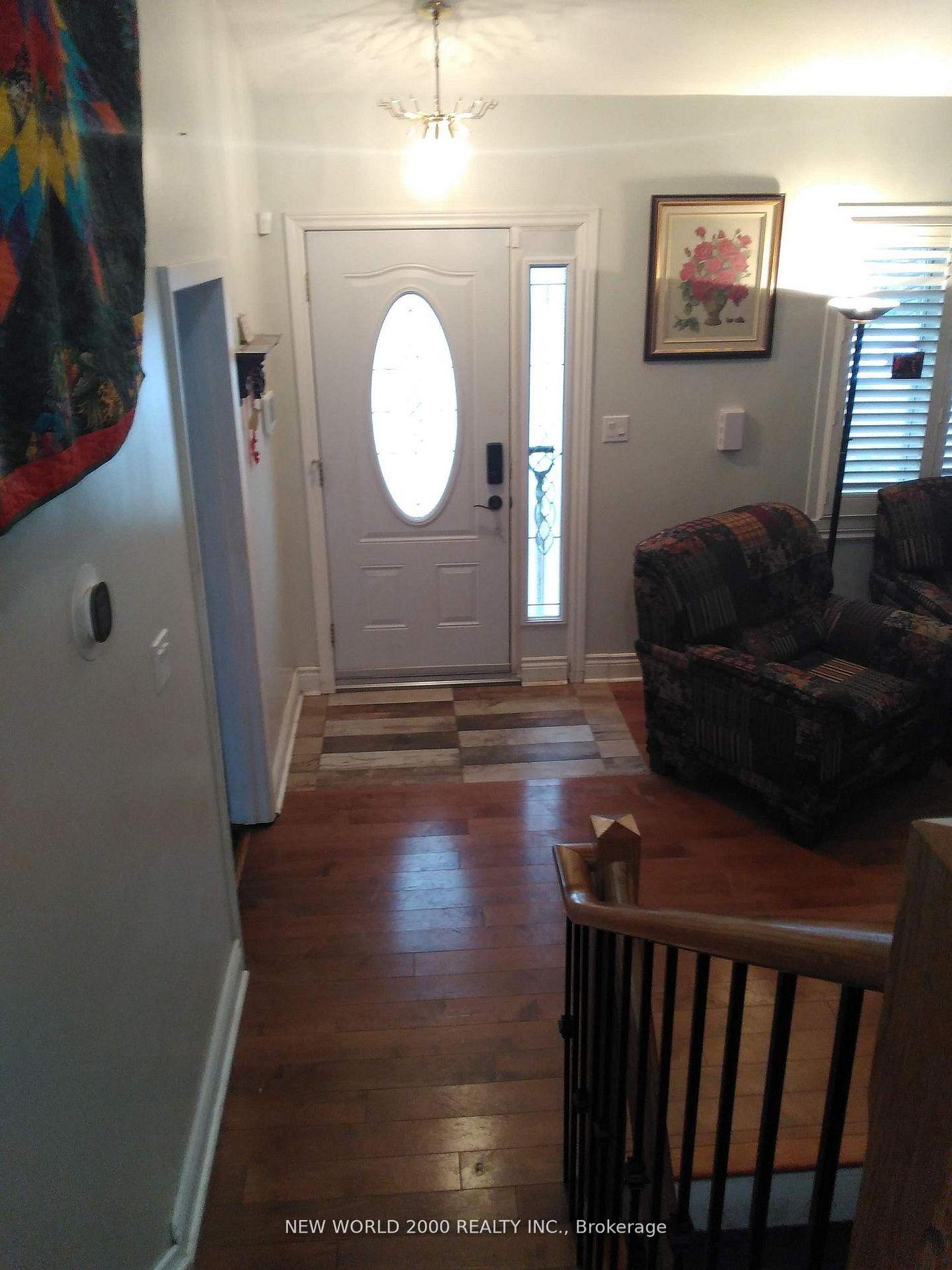 Photo 4 of 920 Greenwood Crescent, Whitby, Downtown Whitby — HOMEH